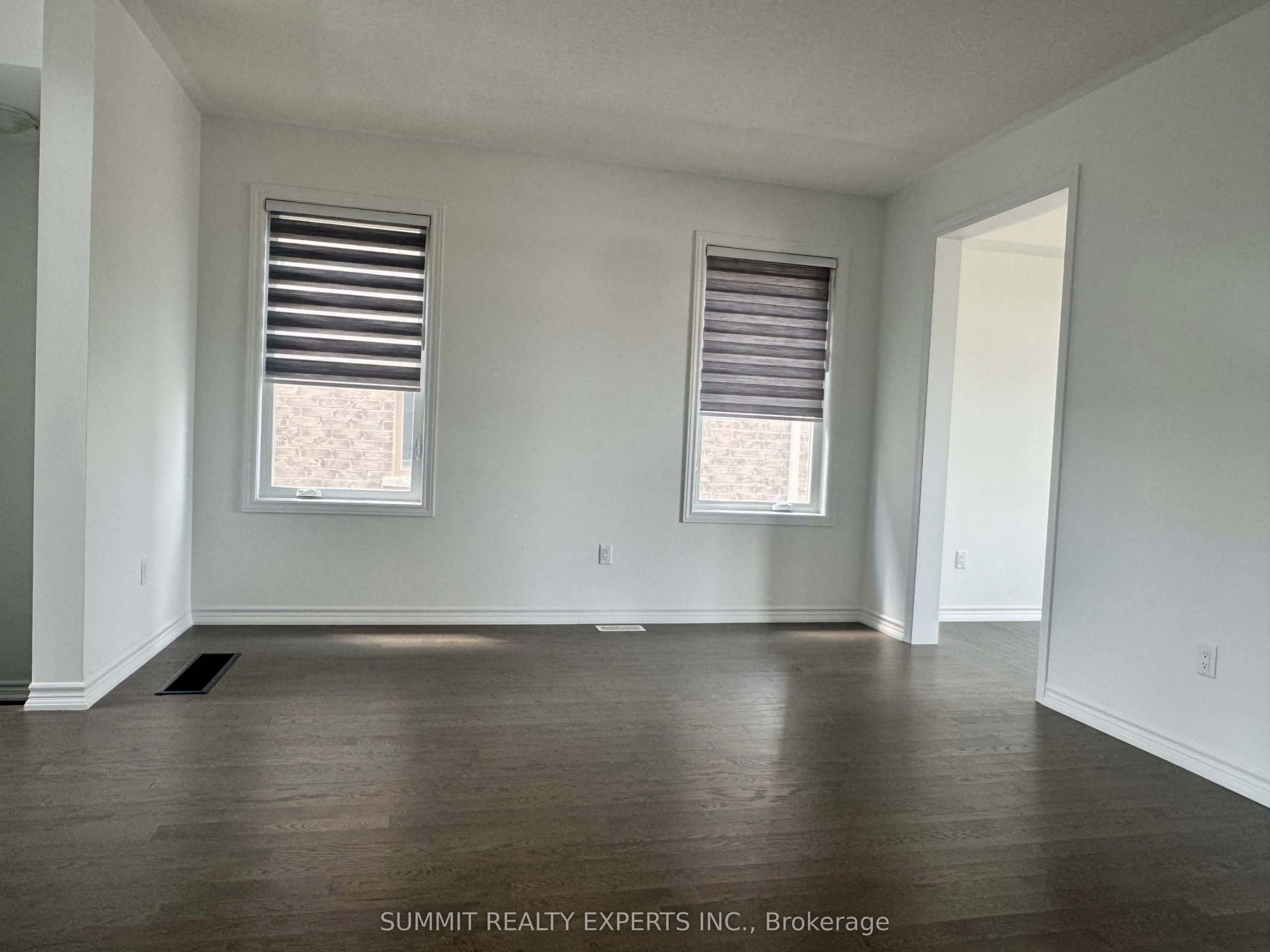 6 Mackenzie Street E