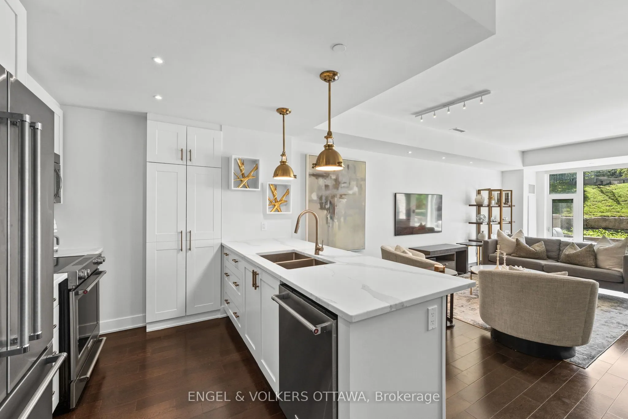 1035 Bank Street #110