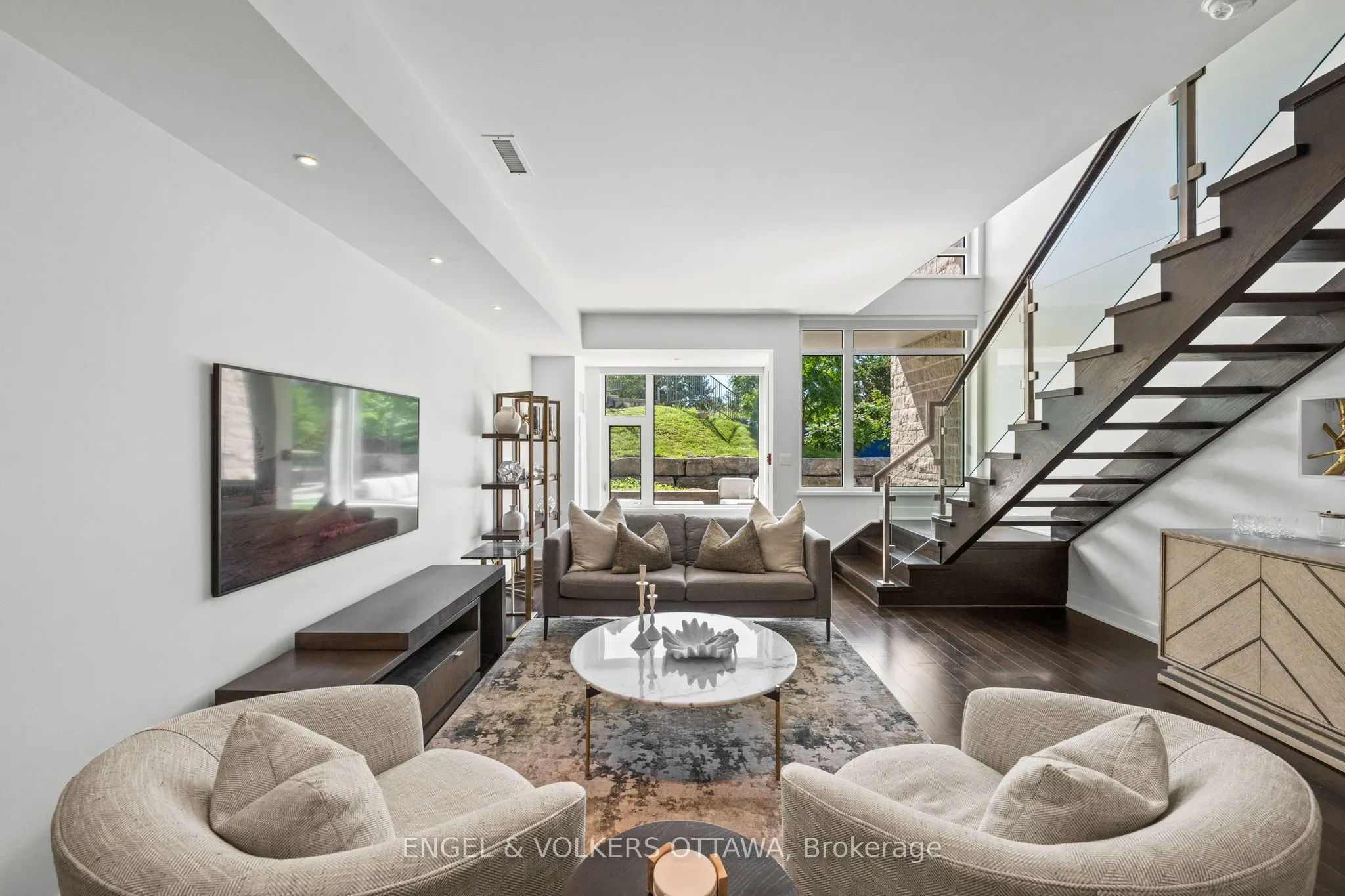 1035 Bank Street #110
