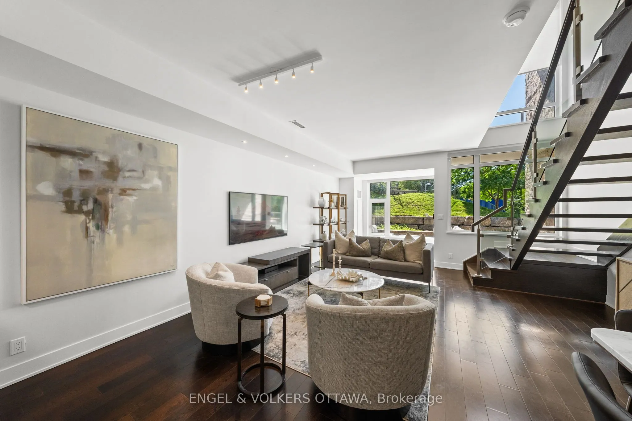 1035 Bank Street #110