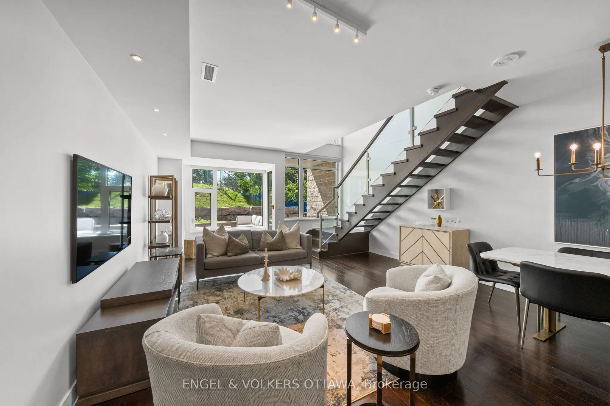 1035 Bank Street #110