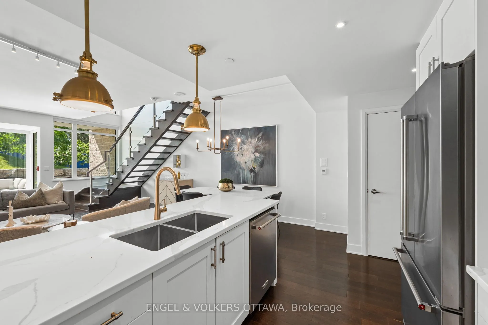 1035 Bank Street #110