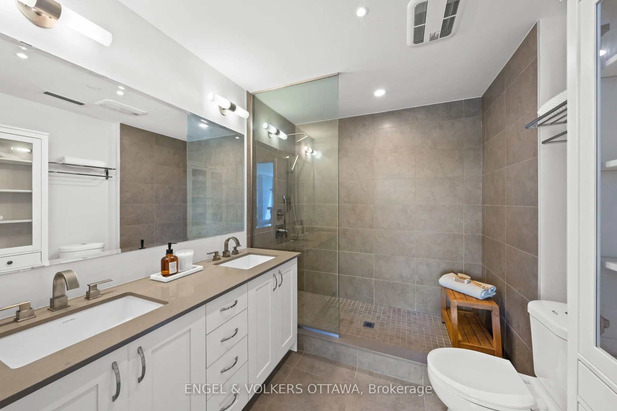 1035 Bank Street #110