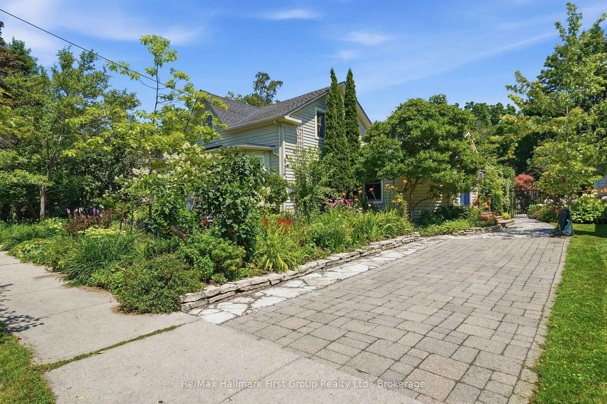 354 College Street