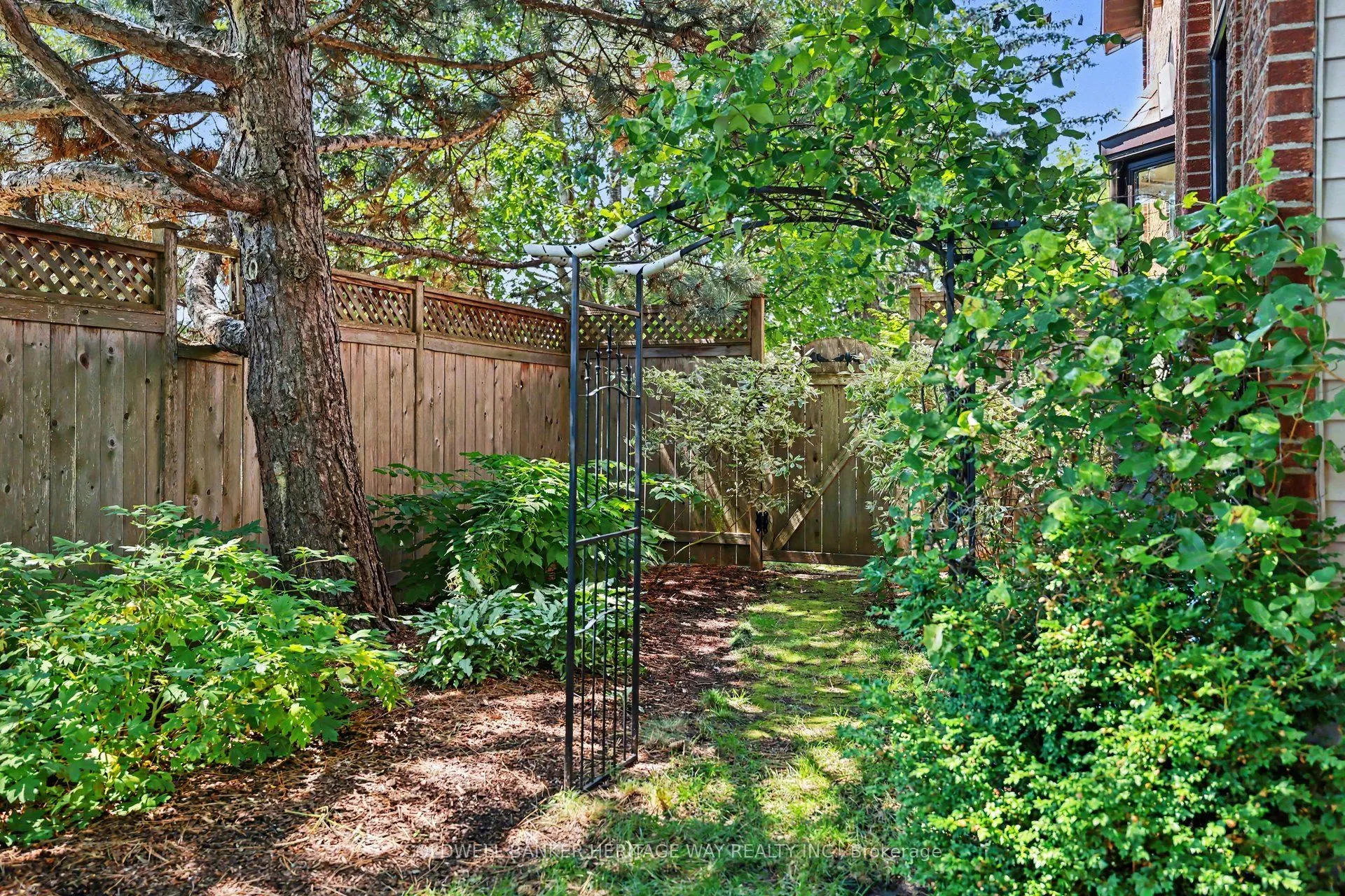 45 Shadetree Crescent
