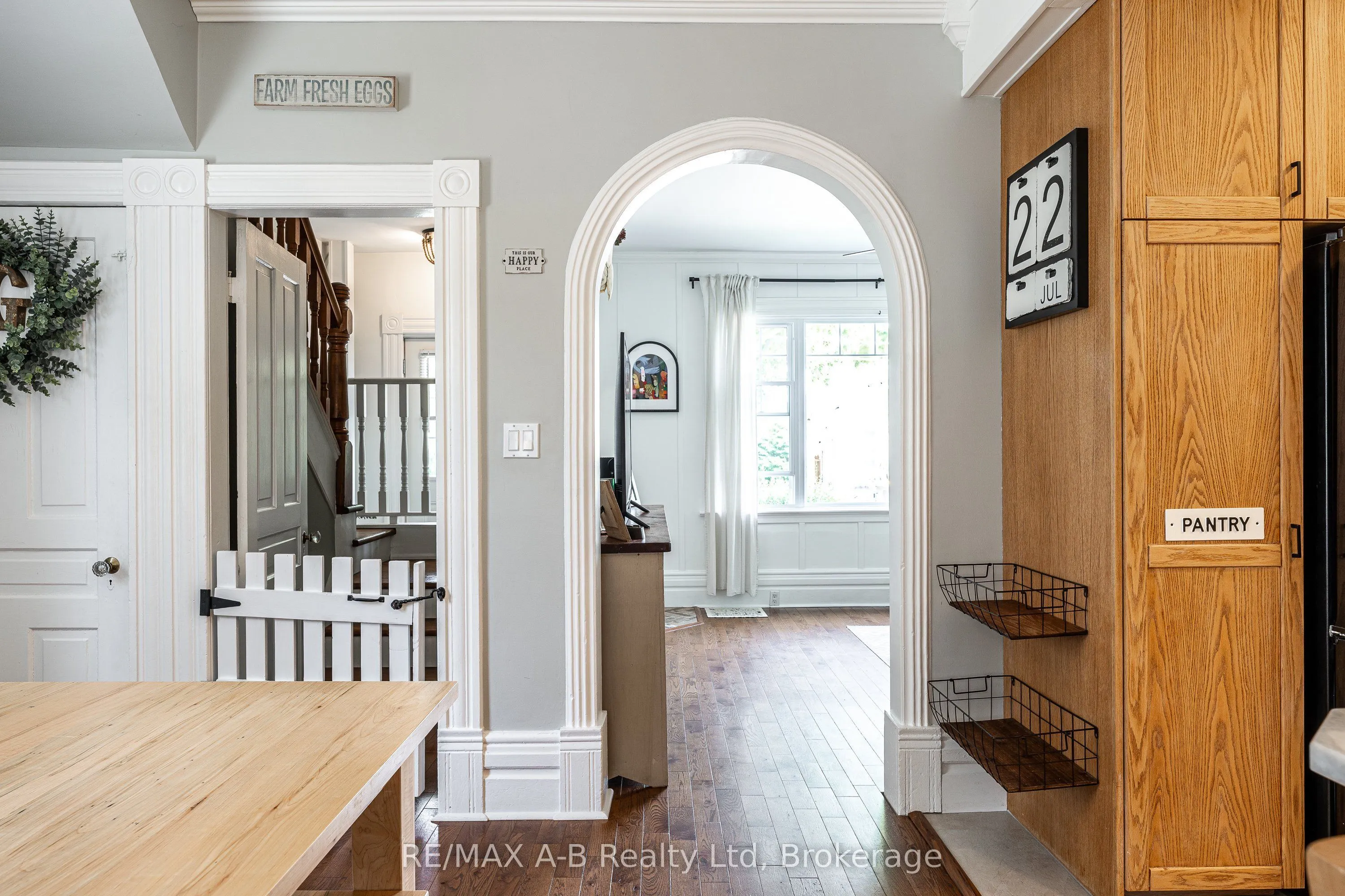 104 Ontario Street S