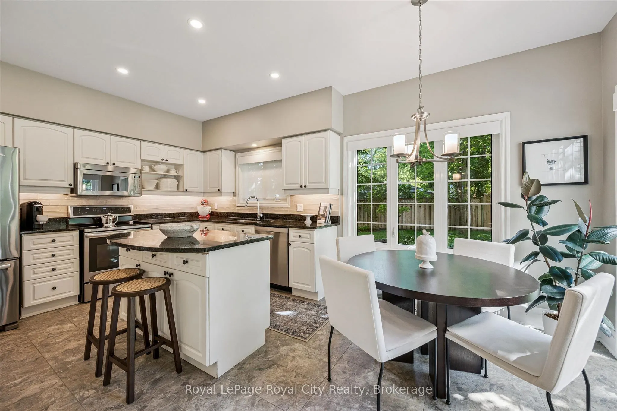 25 MANOR PARK Crescent #11