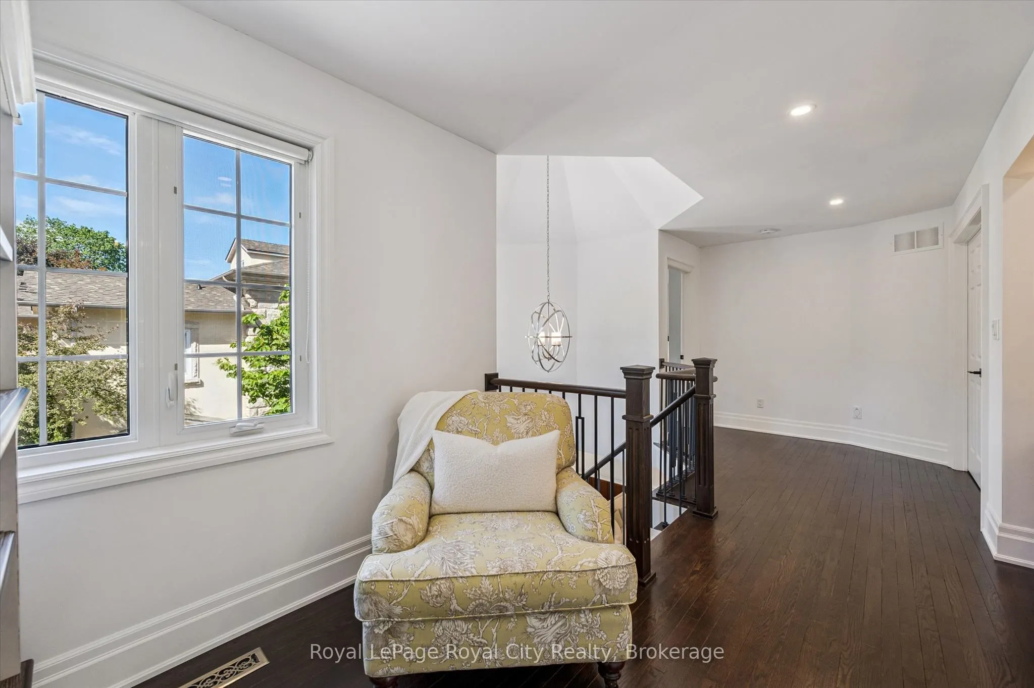 25 MANOR PARK Crescent #11