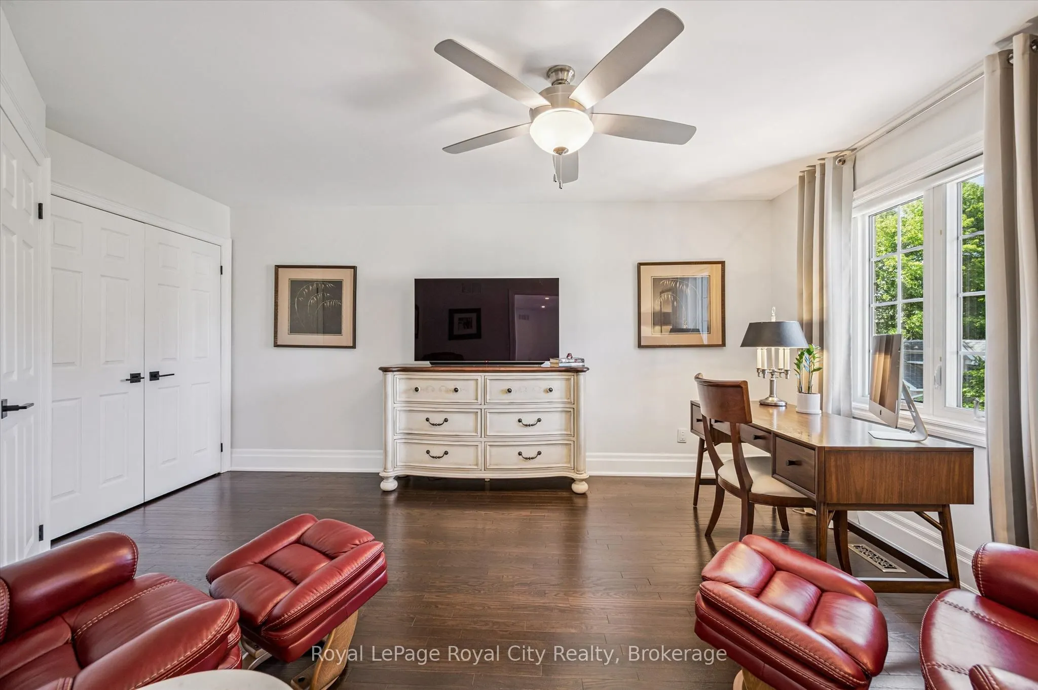 25 MANOR PARK Crescent #11