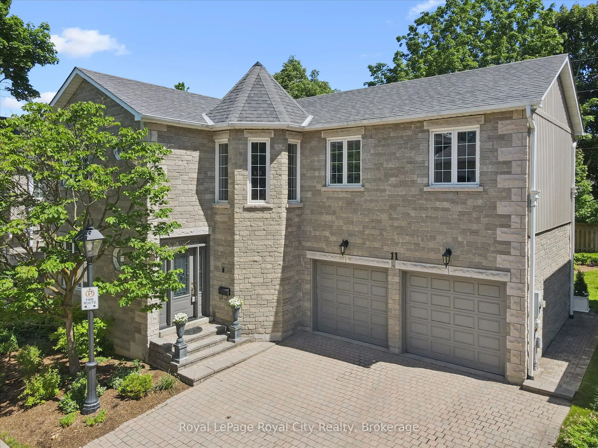 25 MANOR PARK Crescent #11