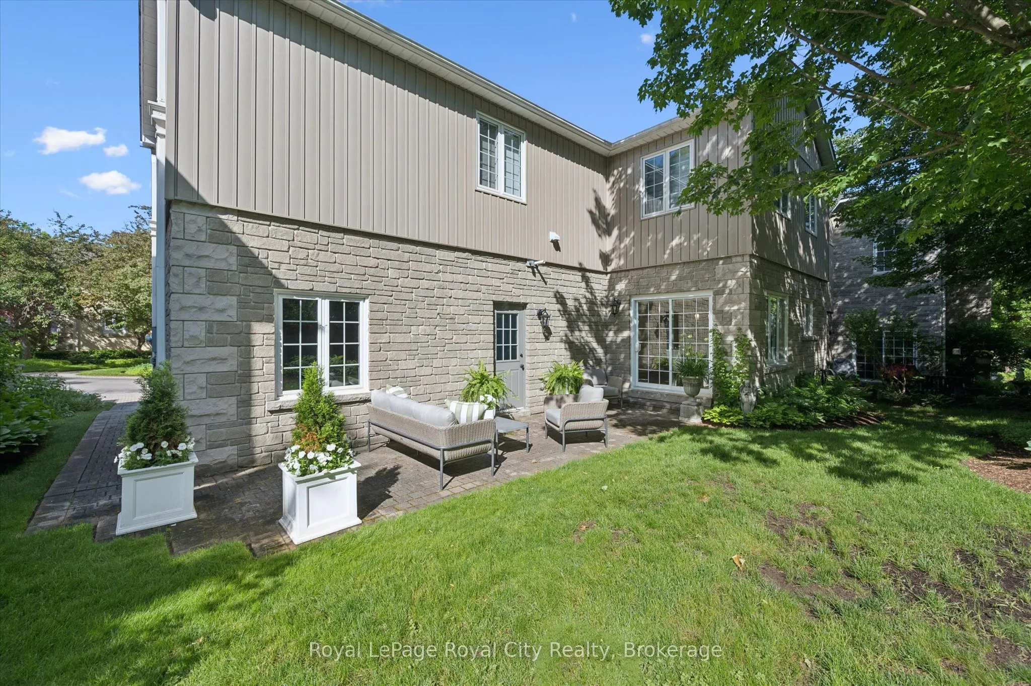 25 MANOR PARK Crescent #11