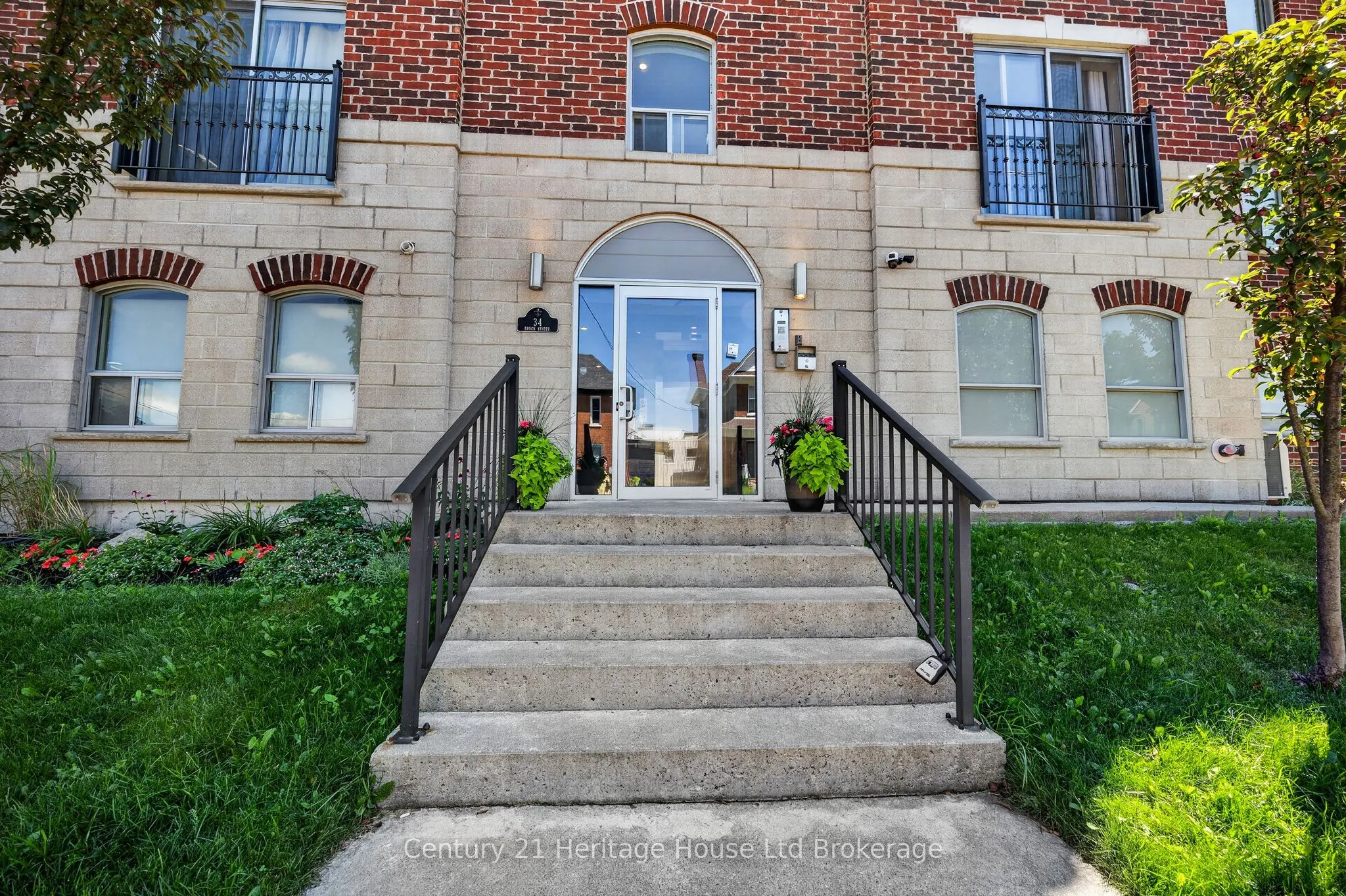 34 BROCK Street #301