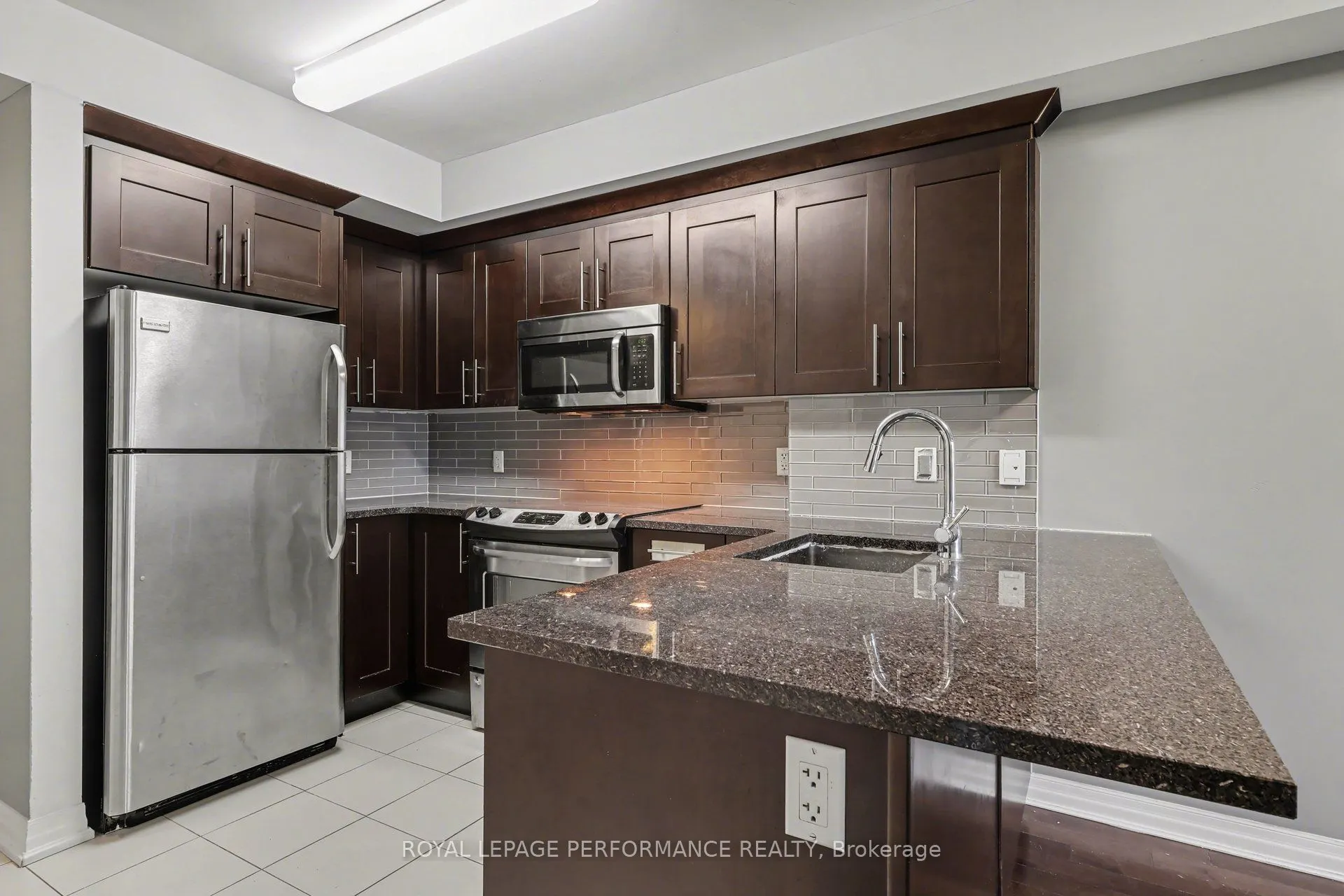 242 Rideau Street #204