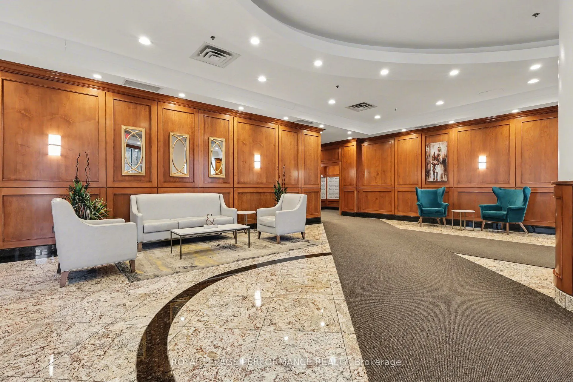 242 Rideau Street #204
