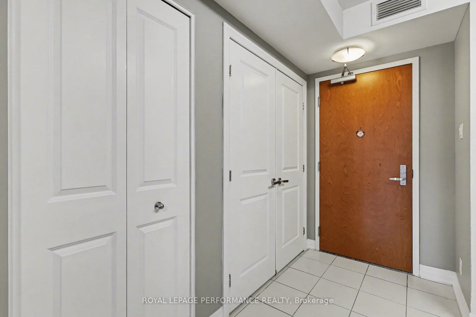 242 Rideau Street #204