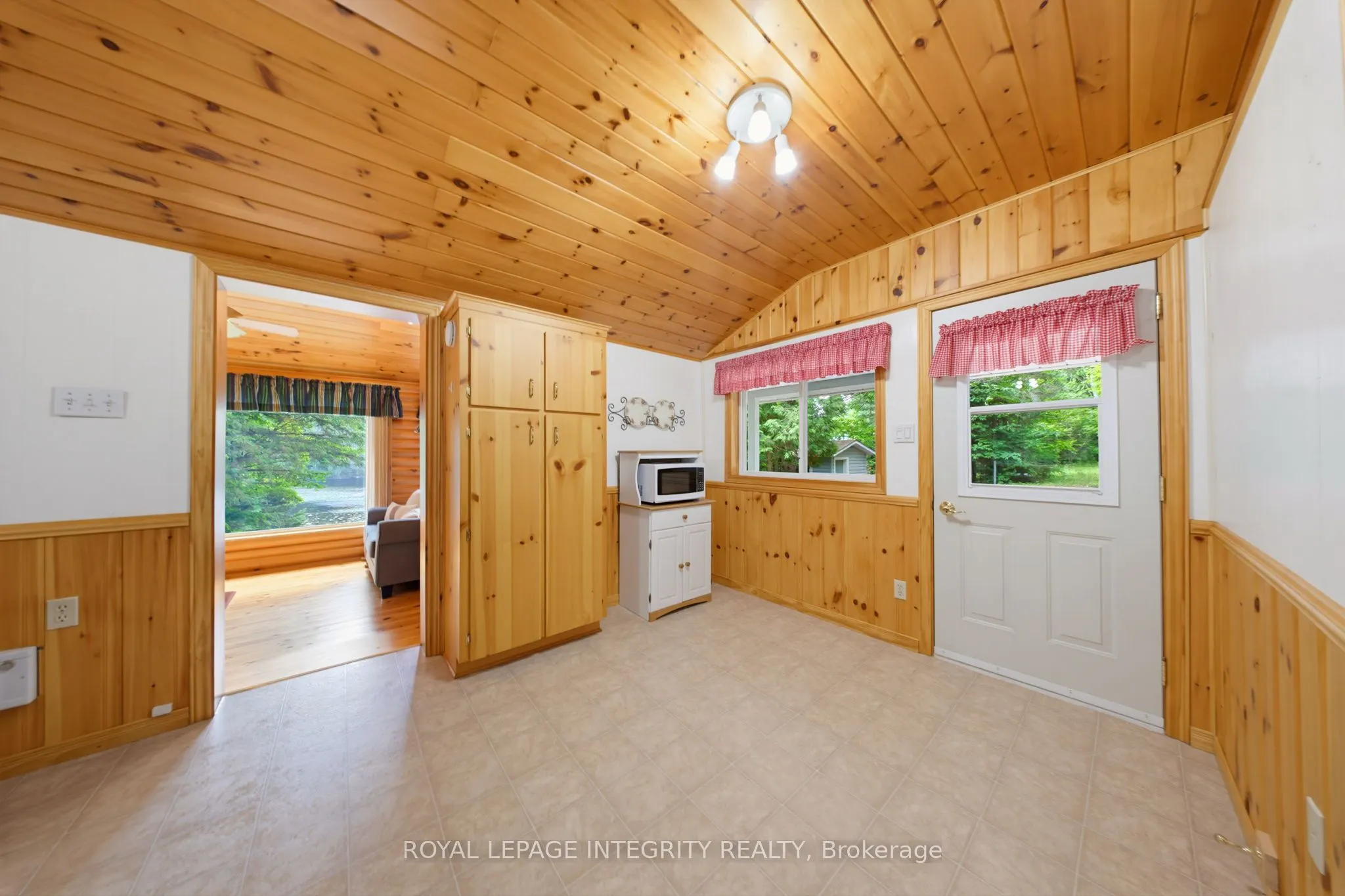 534 School House Lane
