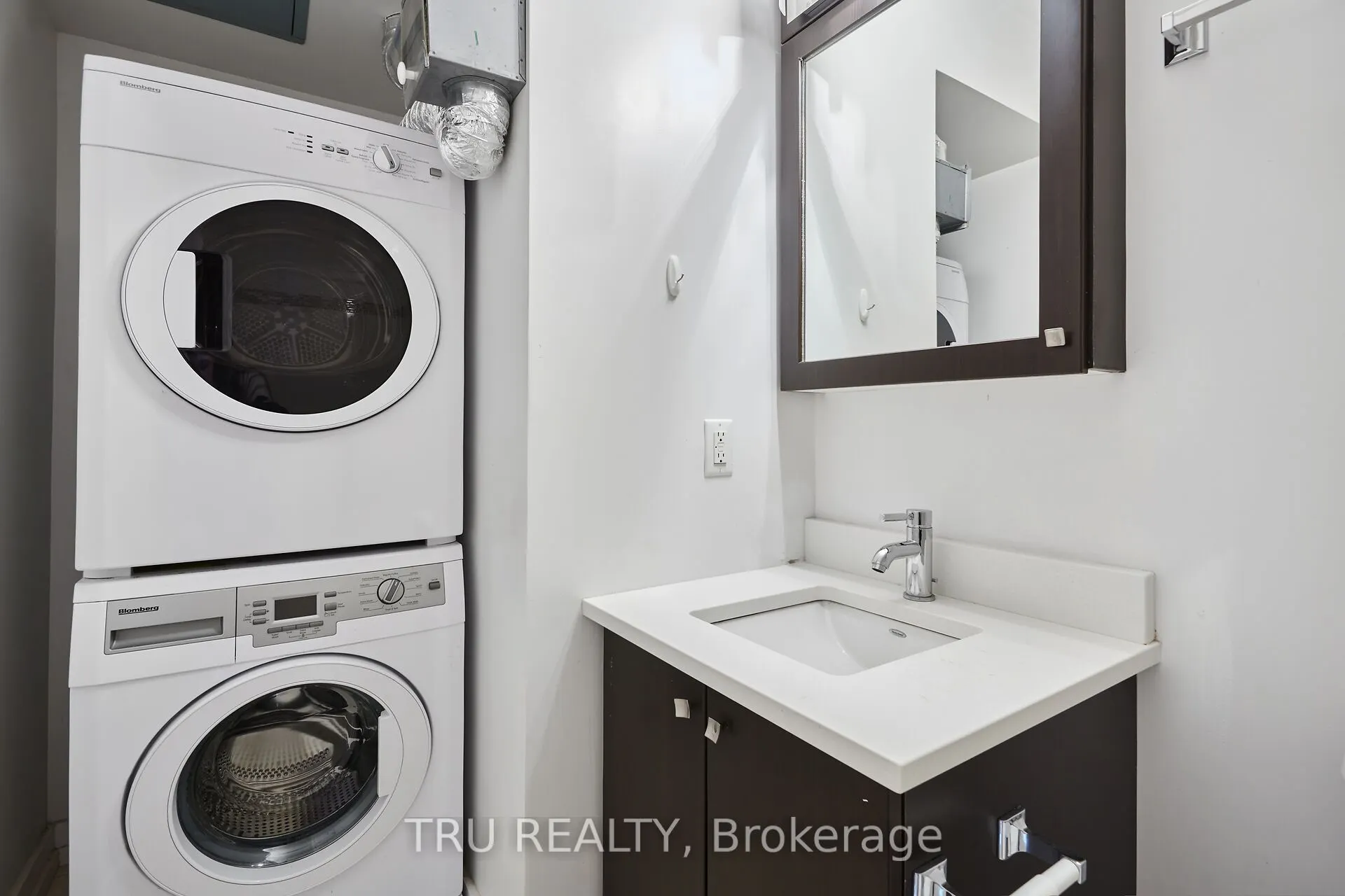 179 Metcalfe Street #1110