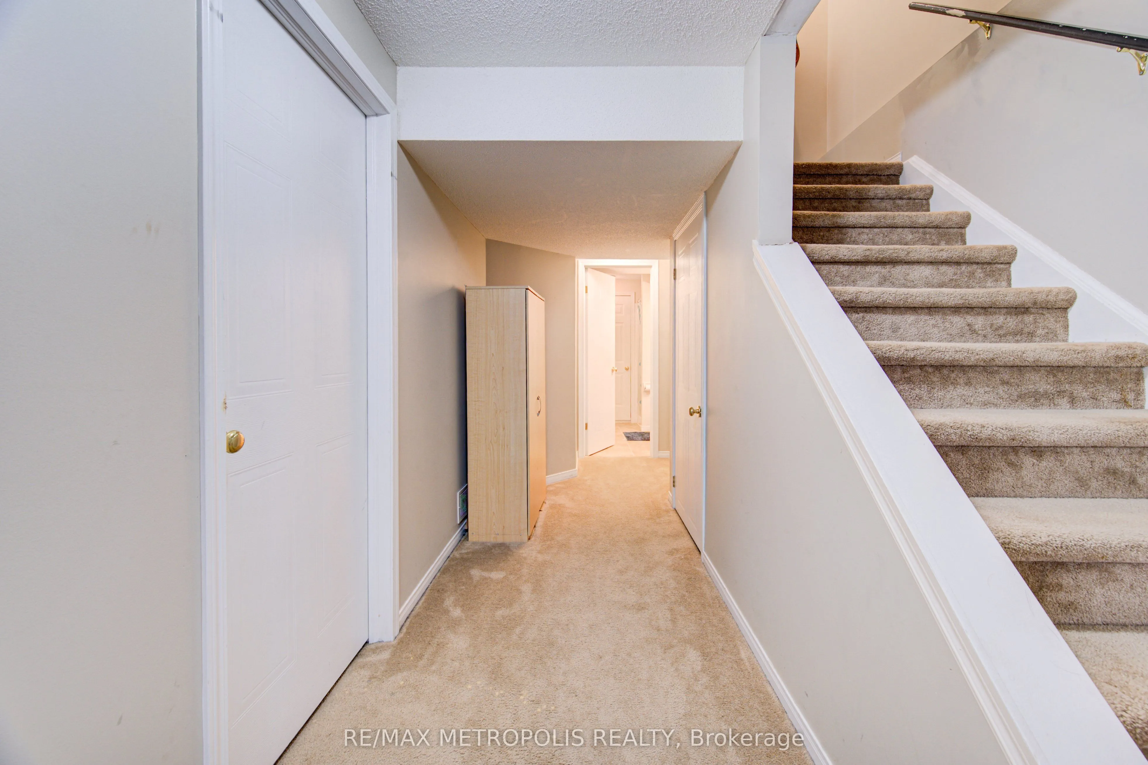 124 GOSLING Gardens #37