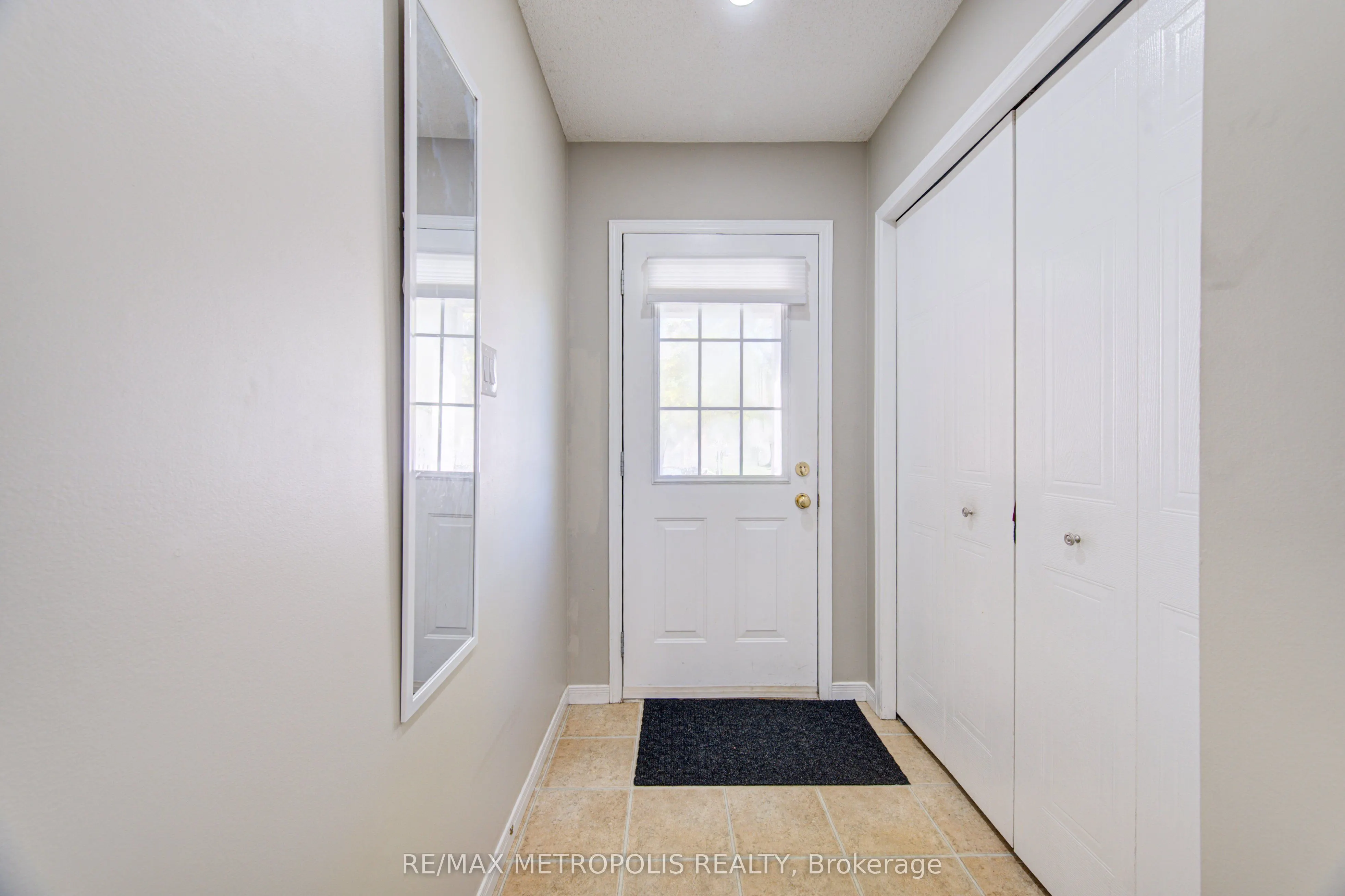 124 GOSLING Gardens #37