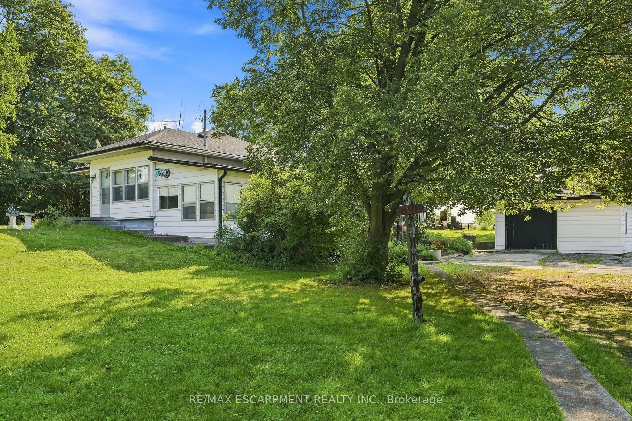 698 York Road