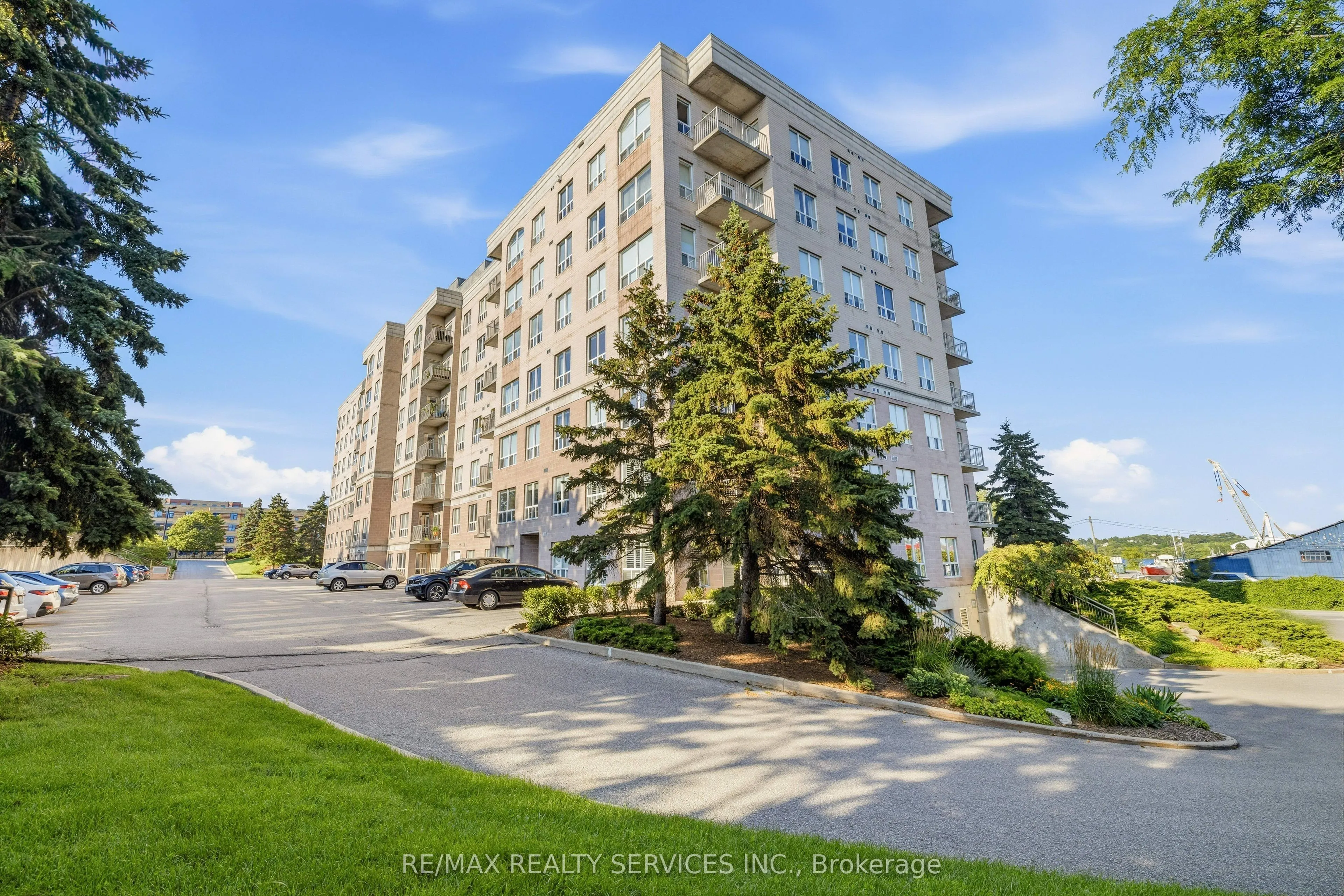 350 Wellington Street #212