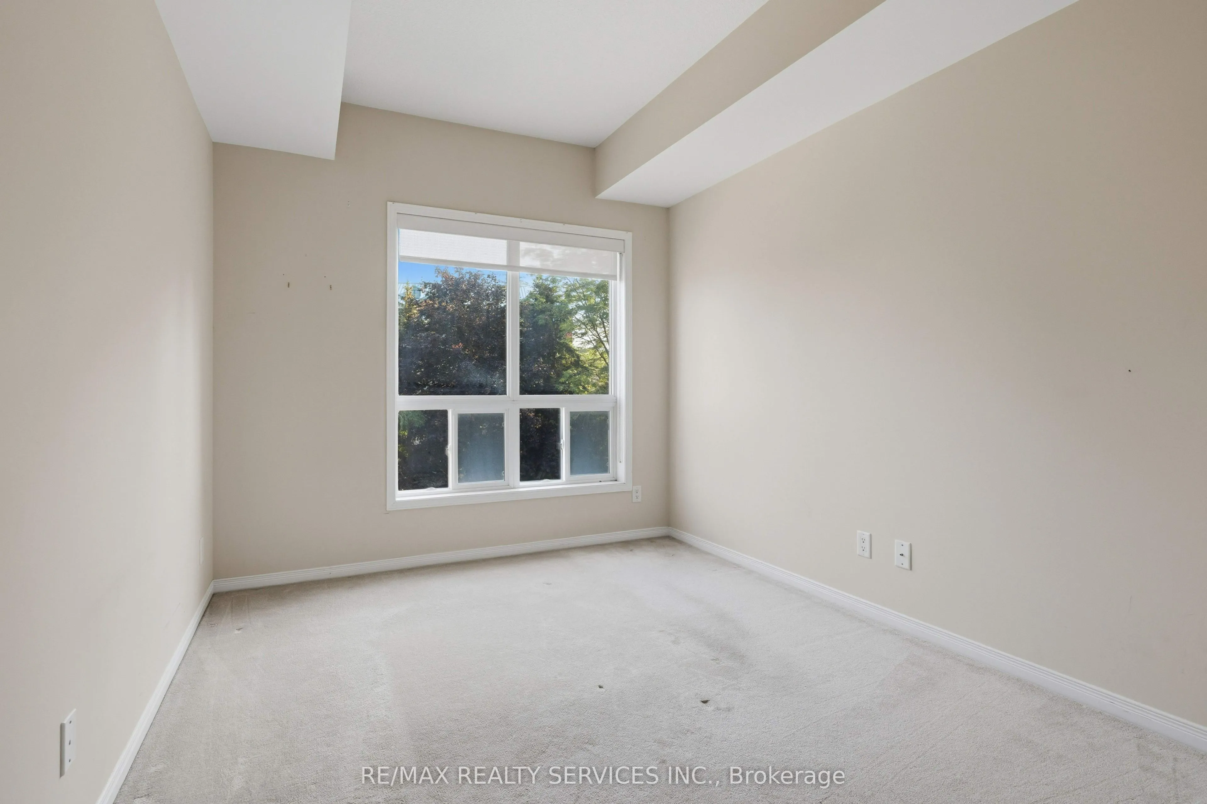 350 Wellington Street #212