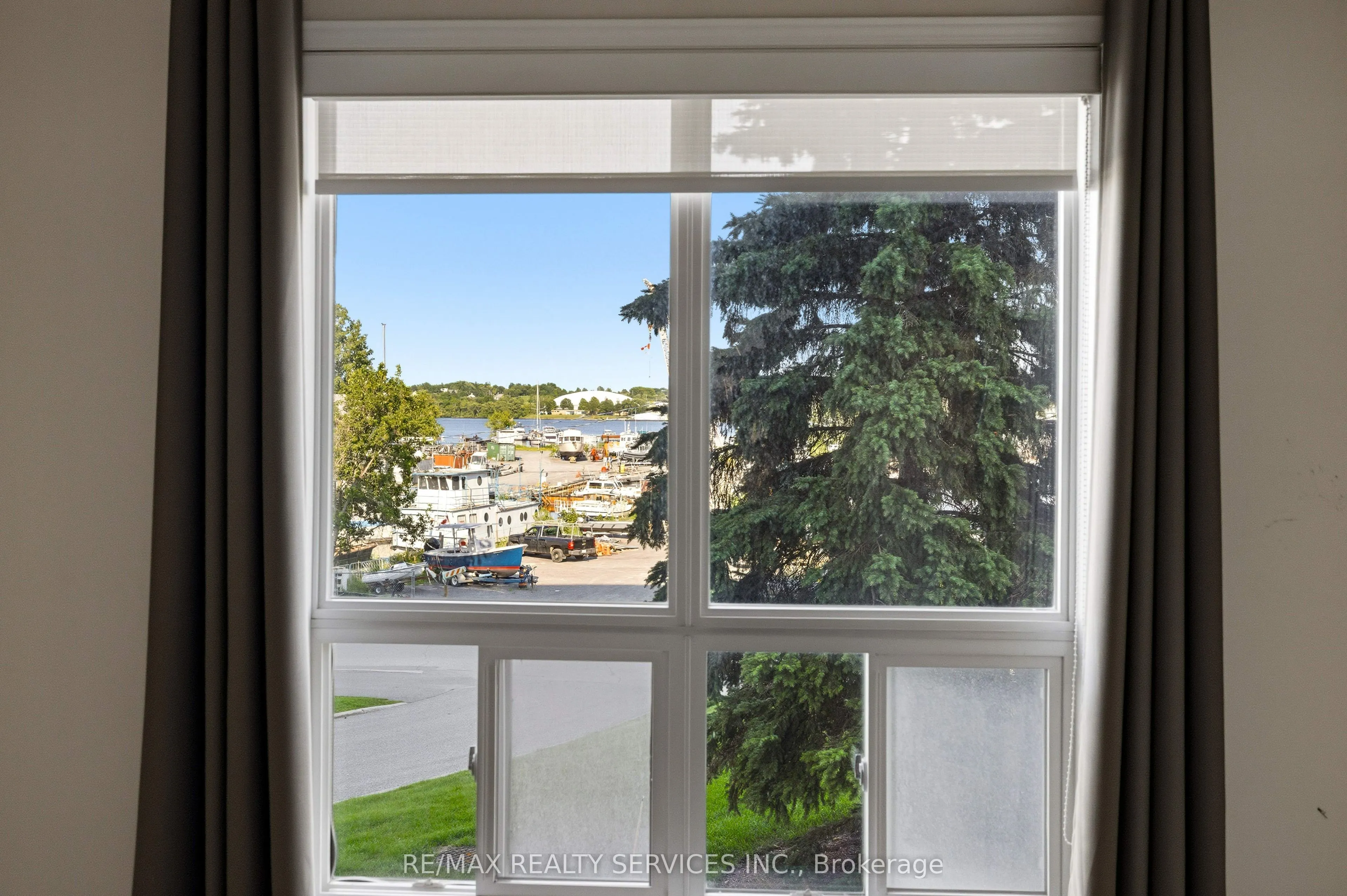 350 Wellington Street #212