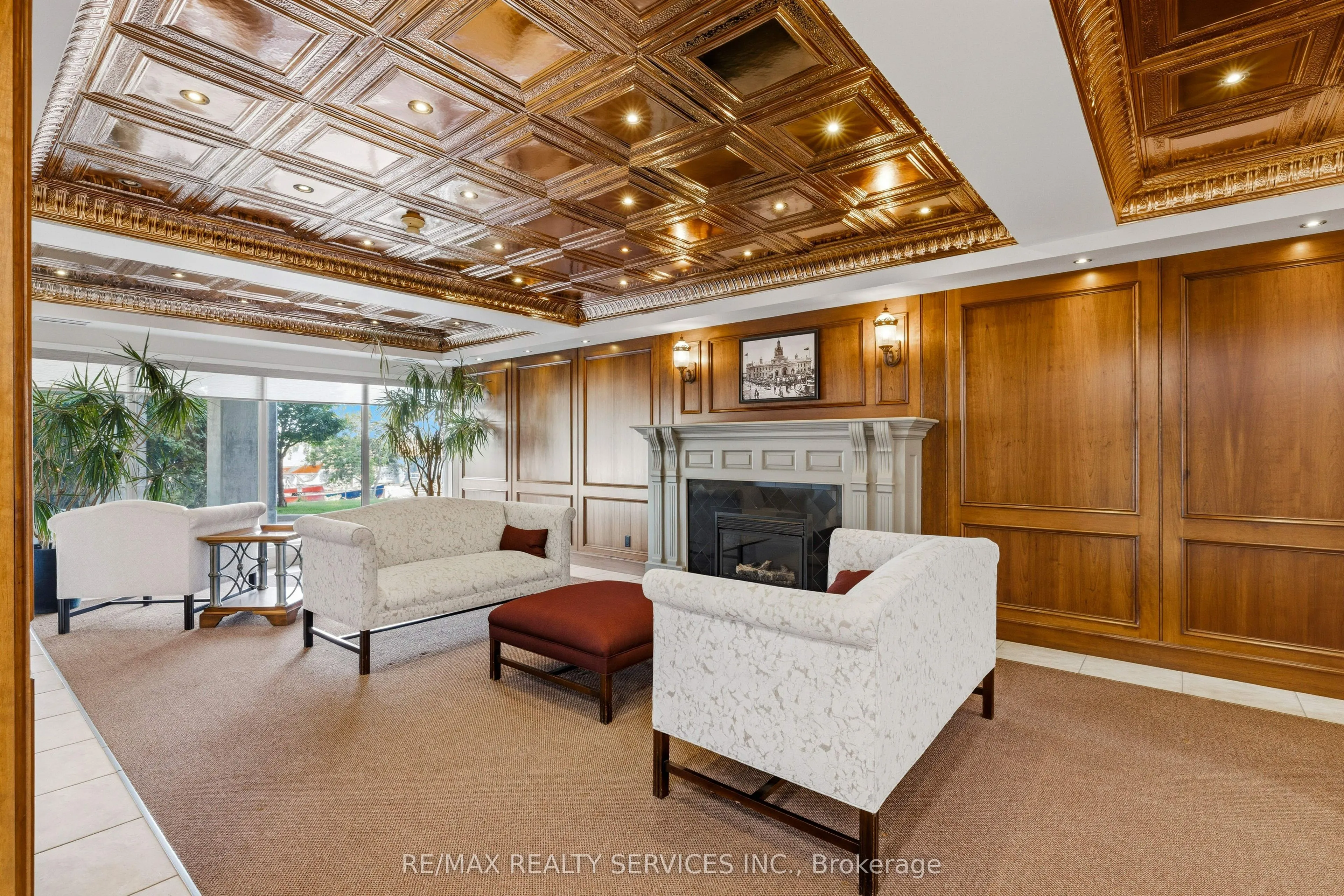 350 Wellington Street #212
