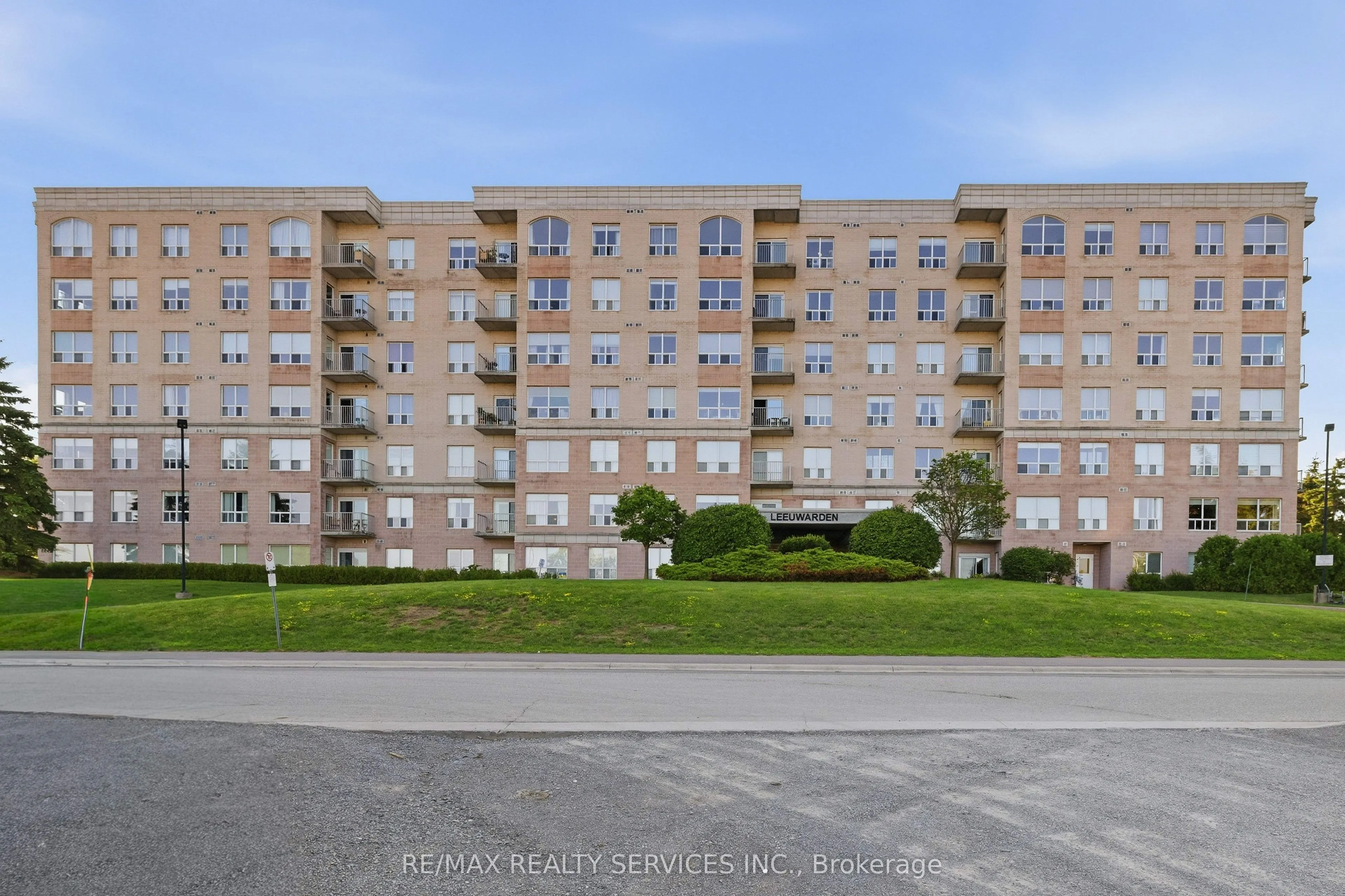 350 Wellington Street #212