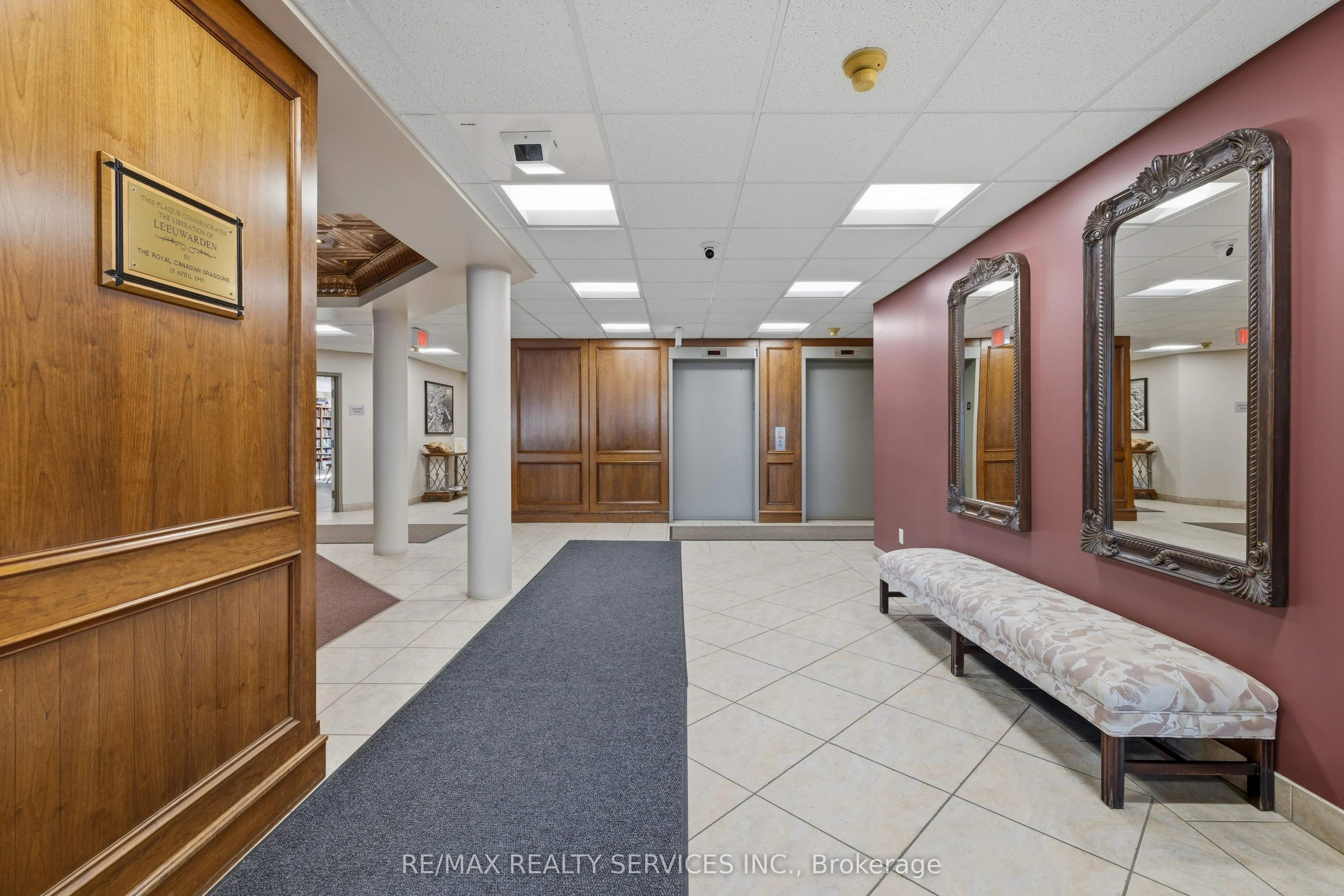 350 Wellington Street #212