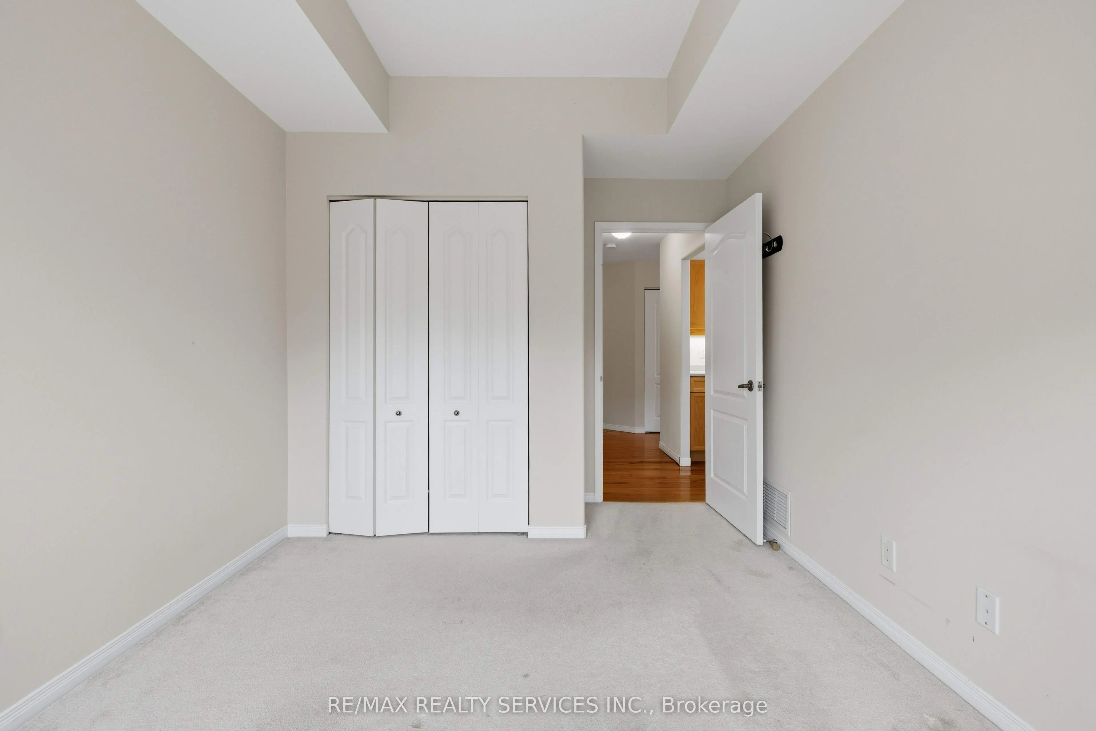 350 Wellington Street #212
