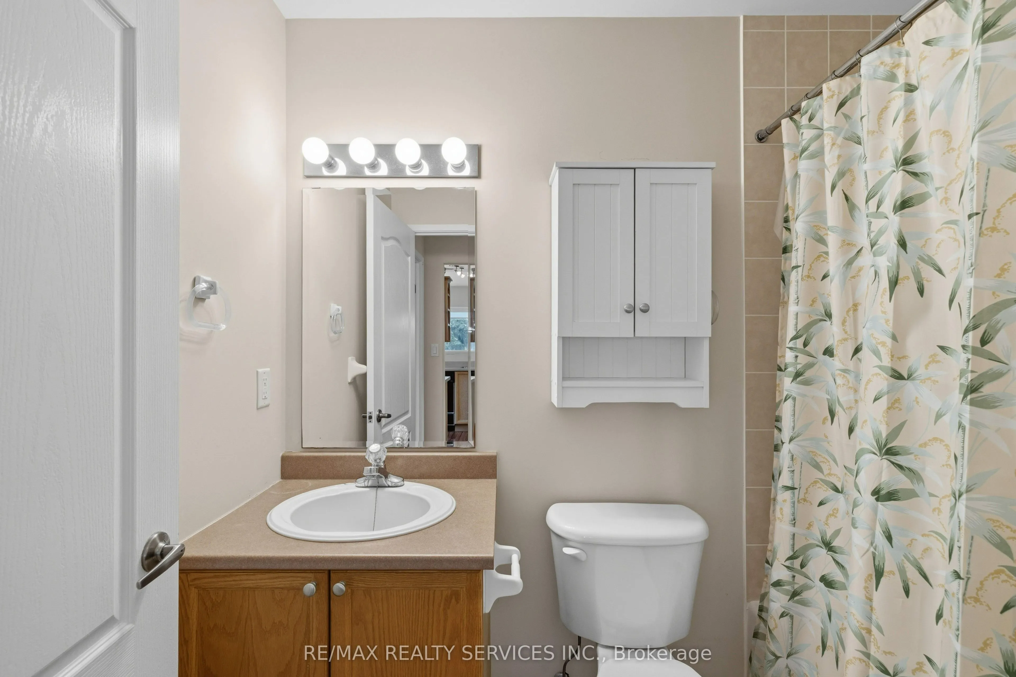 350 Wellington Street #212