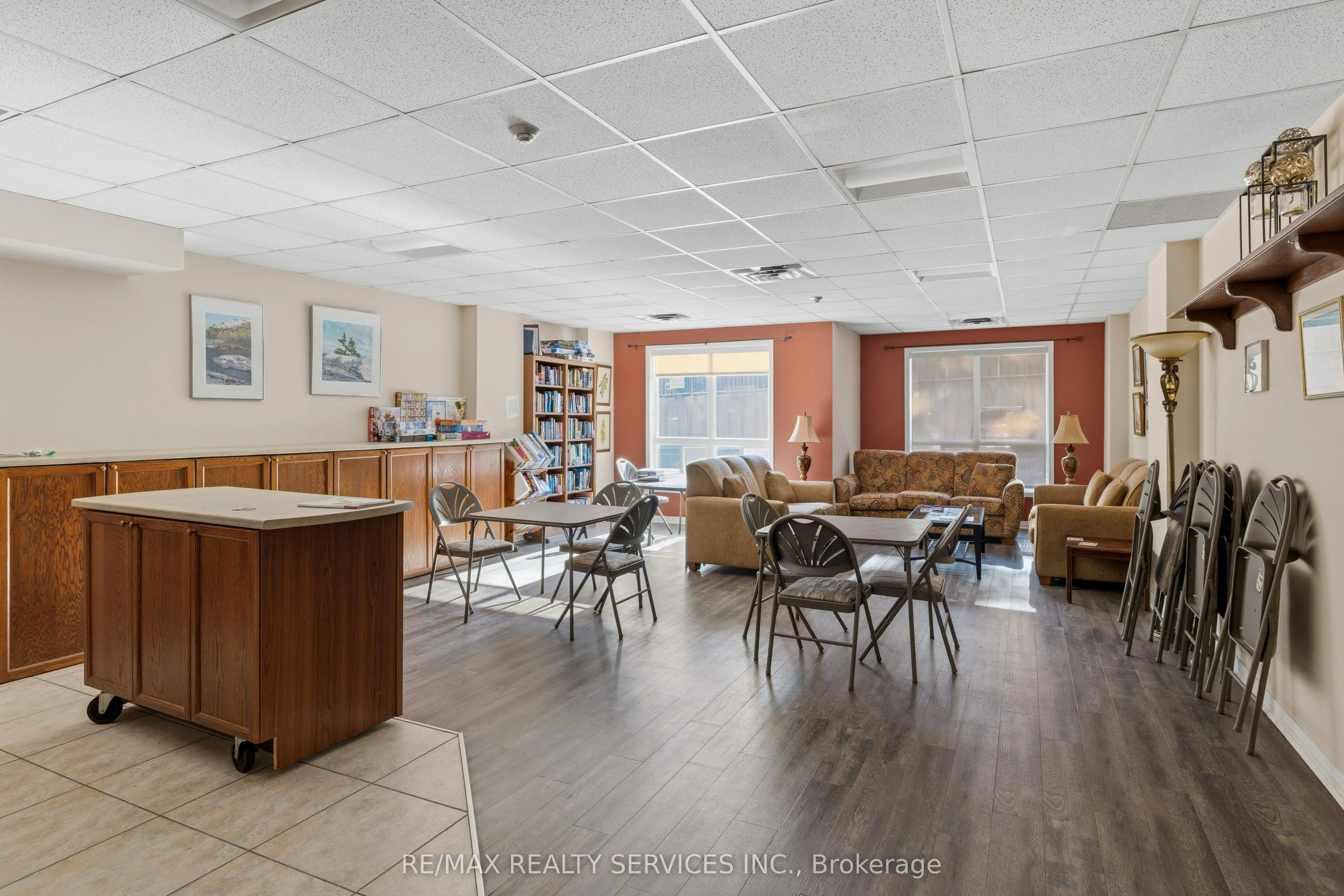 350 Wellington Street #212