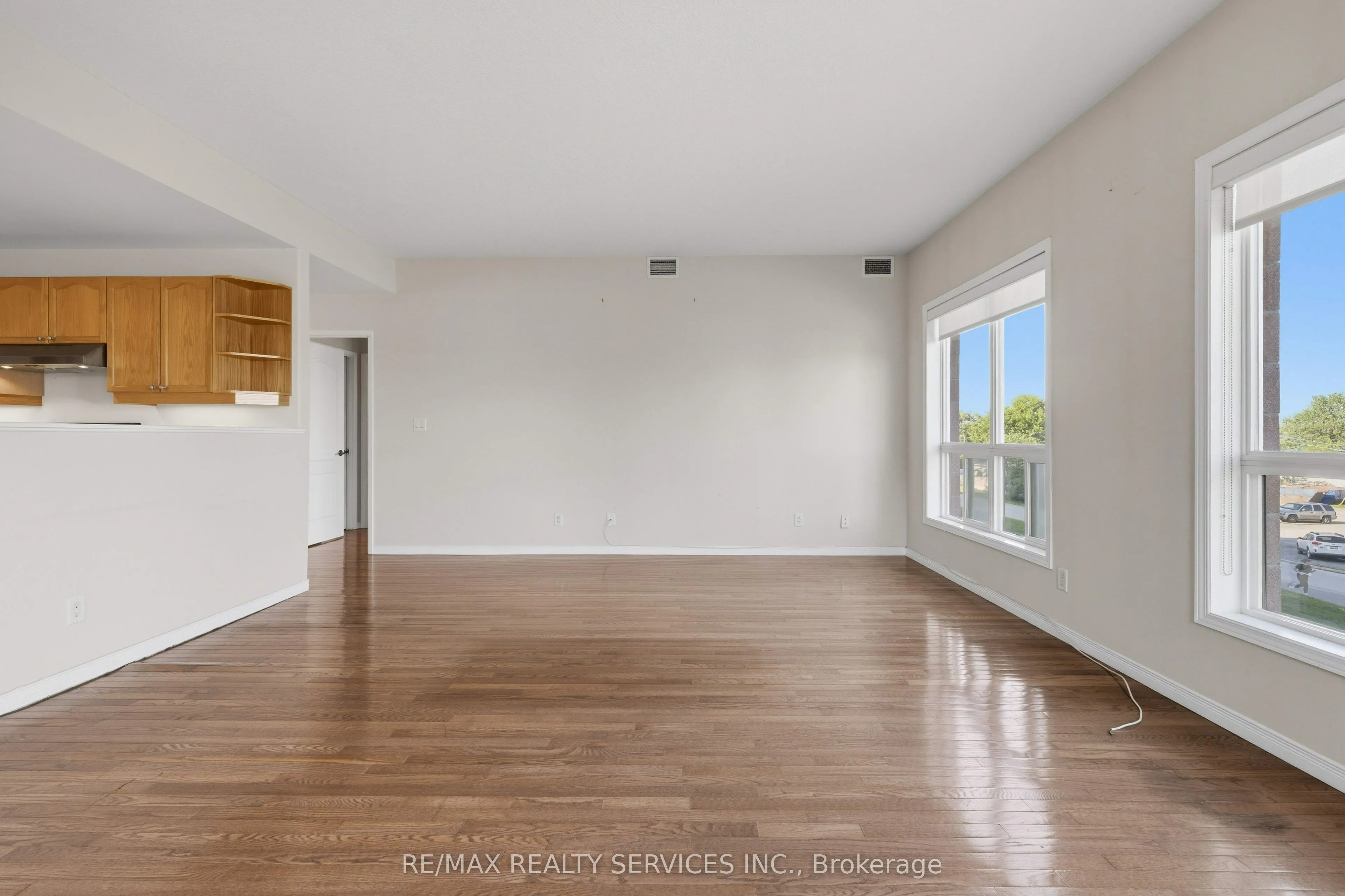 350 Wellington Street #212