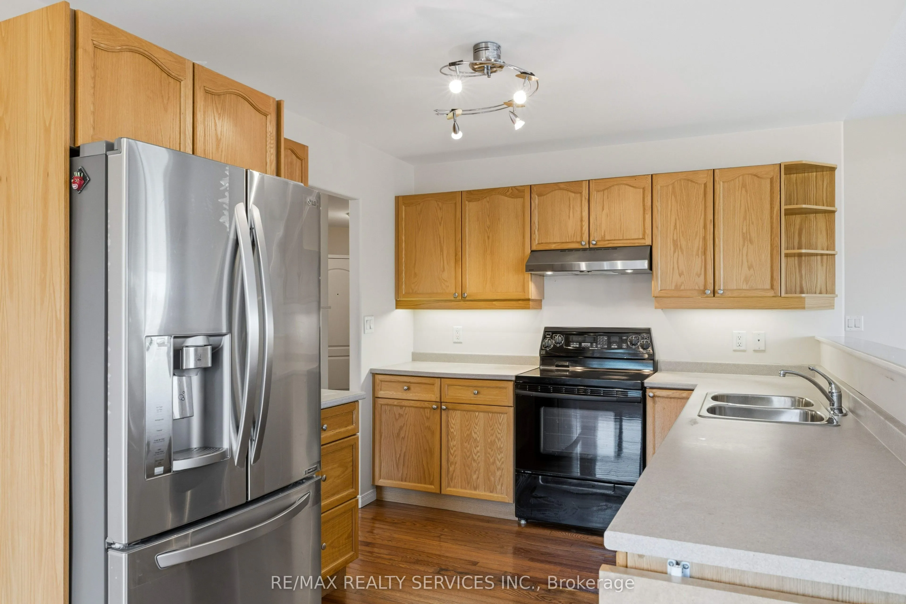 350 Wellington Street #212