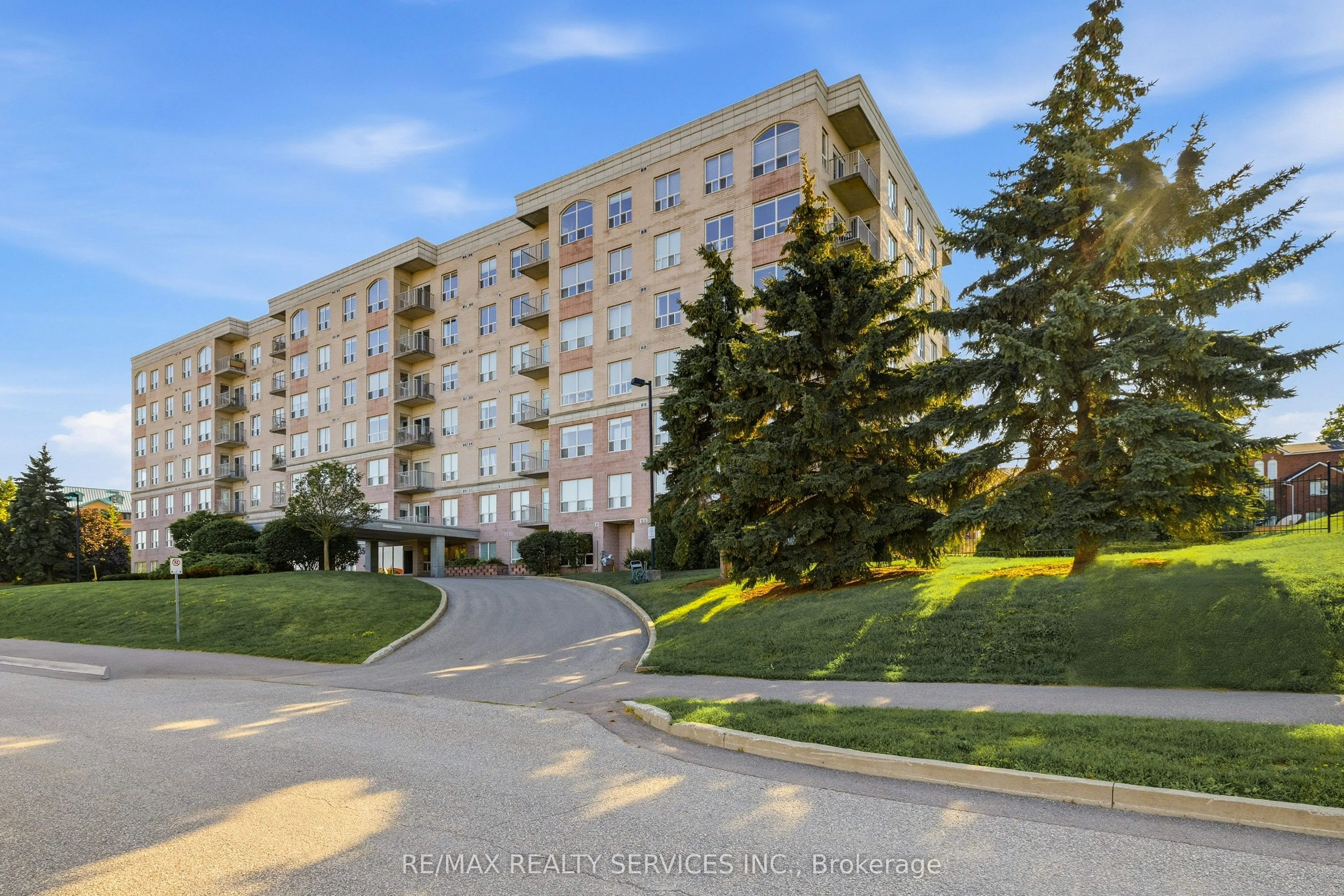350 Wellington Street #212