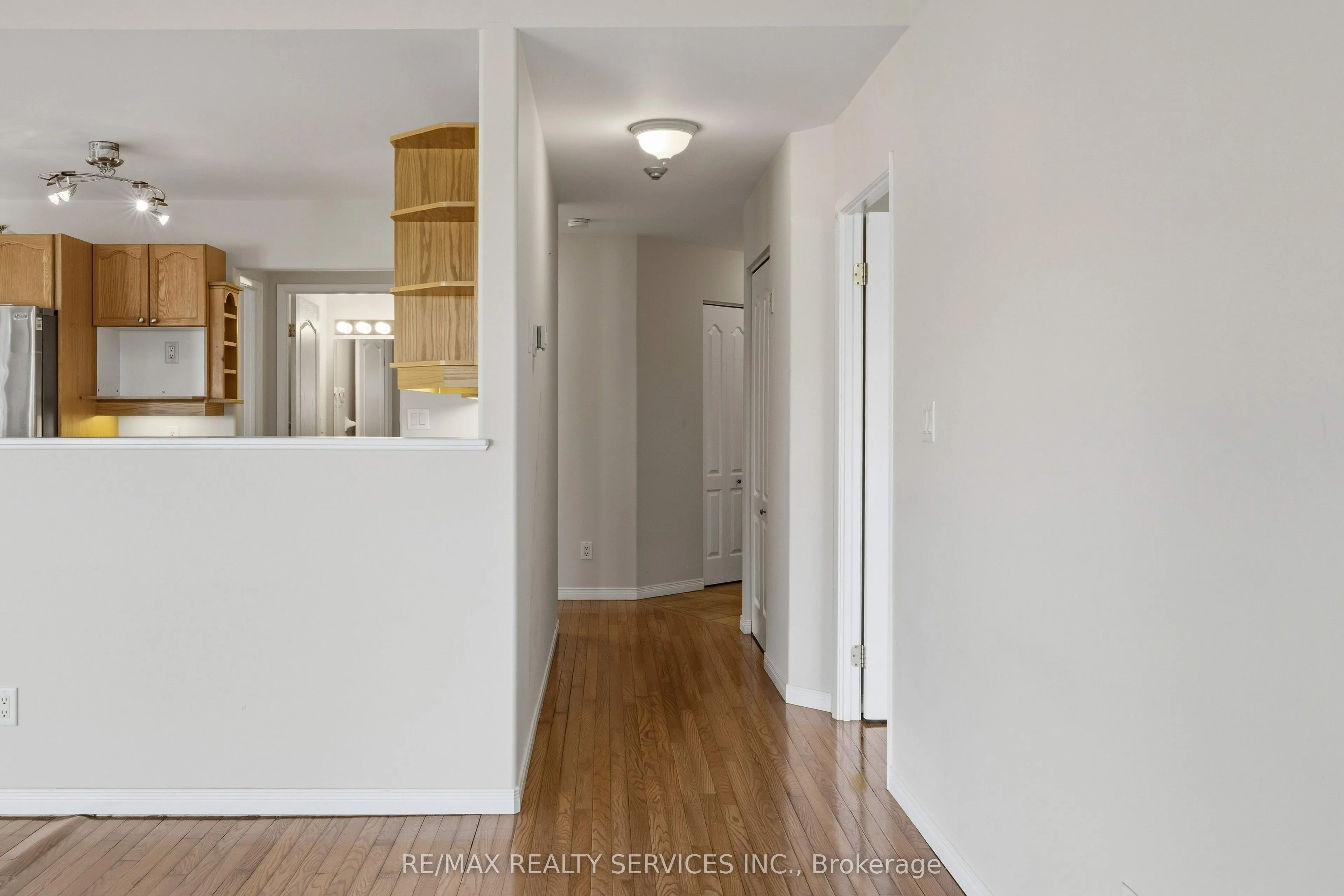 350 Wellington Street #212