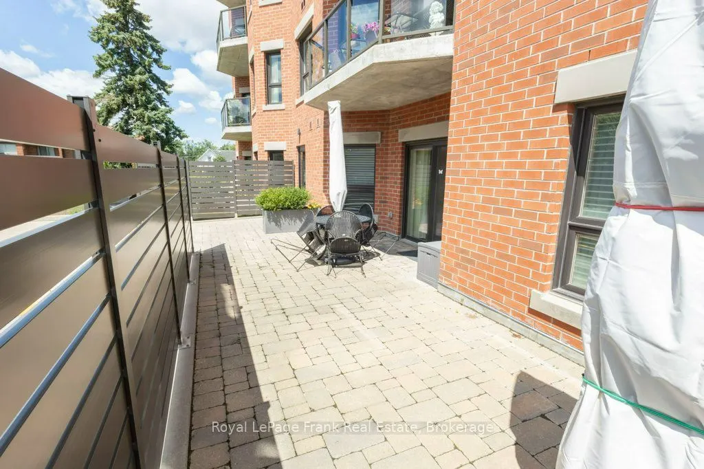 58 Glenelg Street W #103