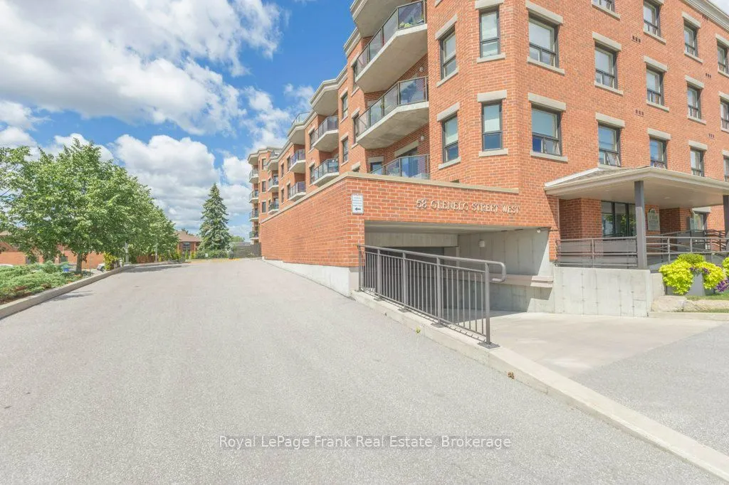 58 Glenelg Street W #103