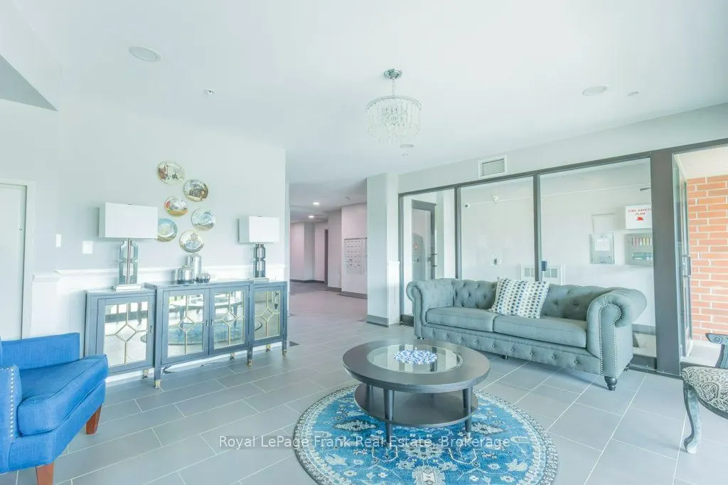 58 Glenelg Street W #103