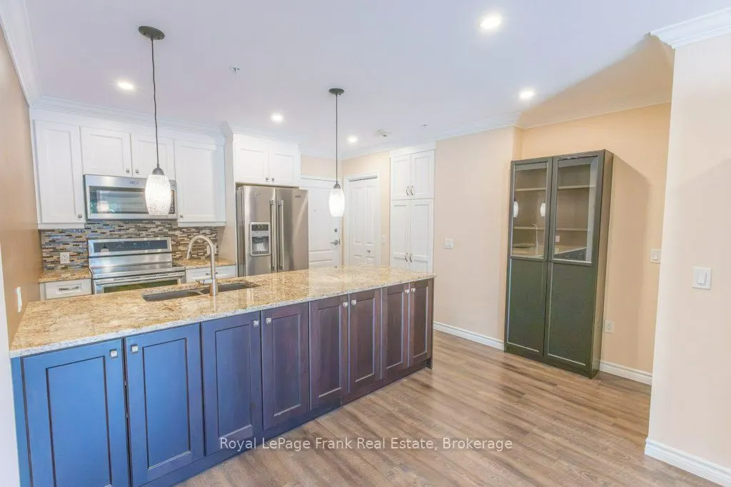 58 Glenelg Street W #103