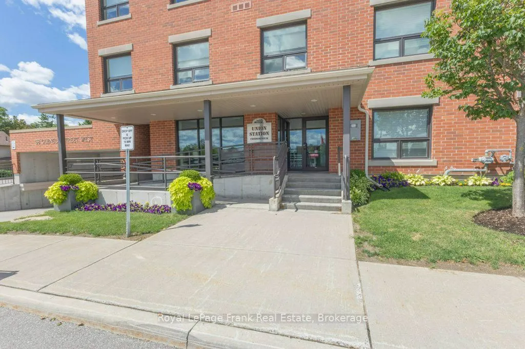 58 Glenelg Street W #103