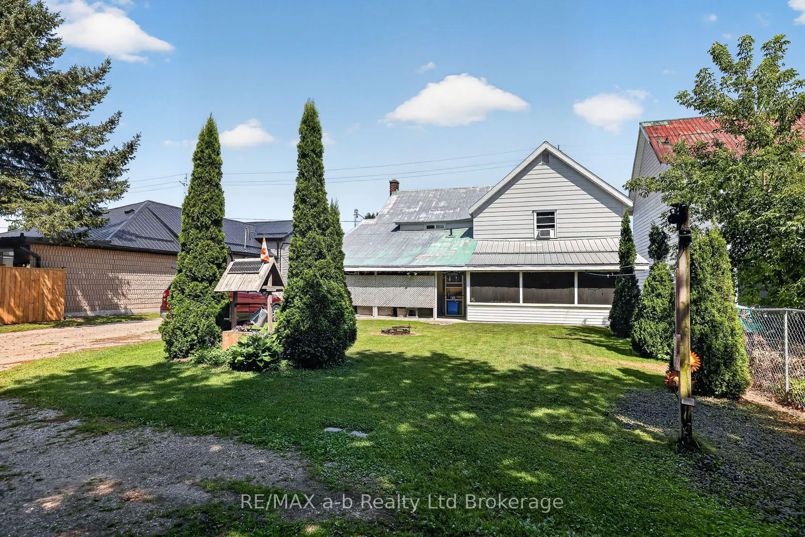 133 Dundas Street
