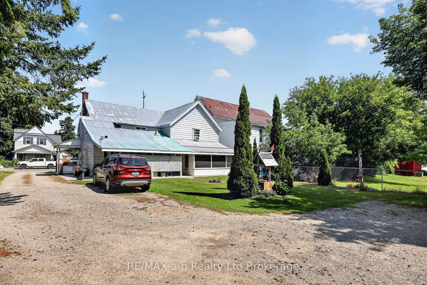 133 Dundas Street