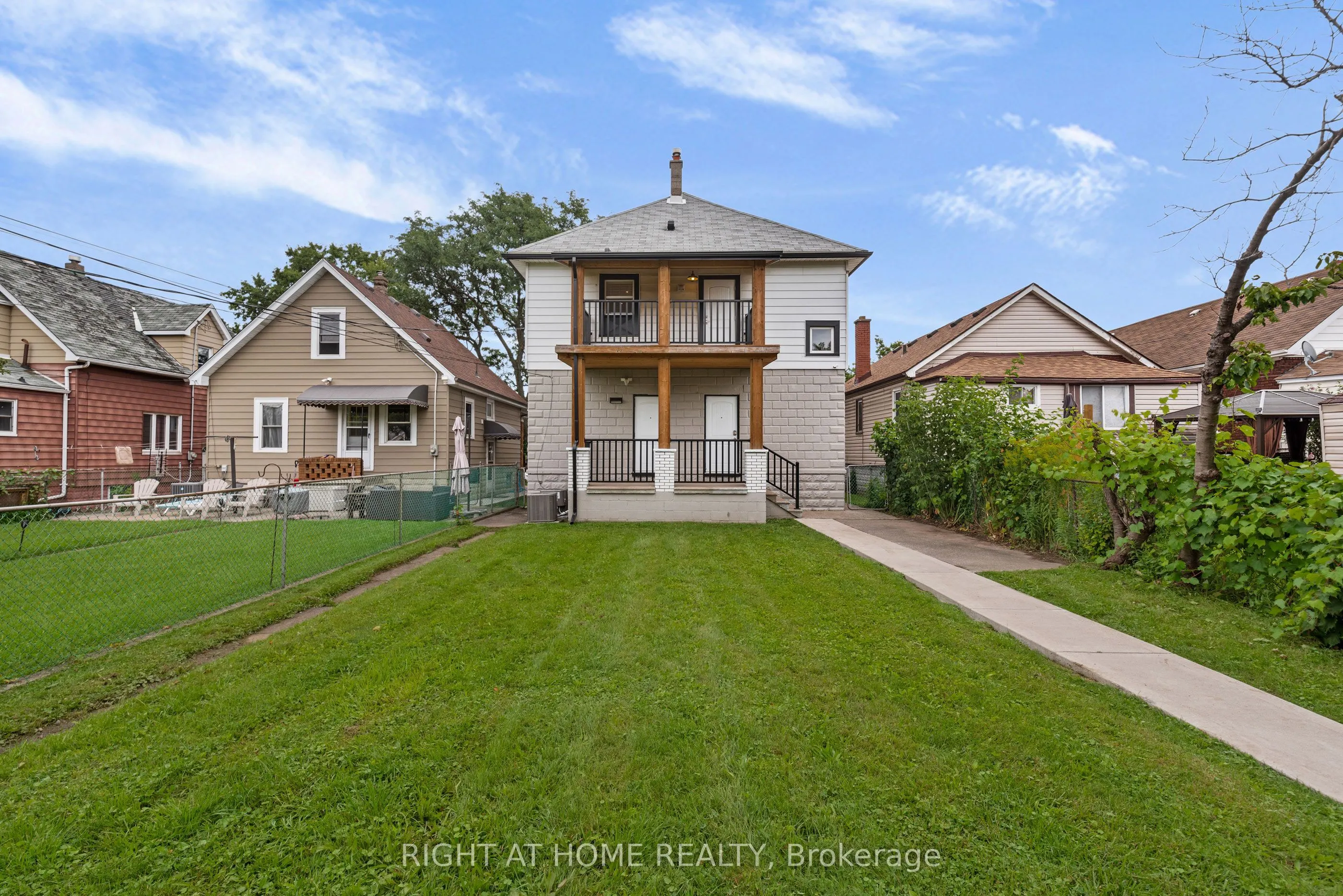 1379-1381 Pierre Avenue