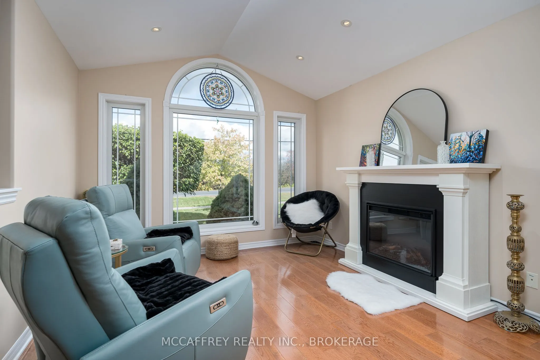 444 BRIDGE Street W