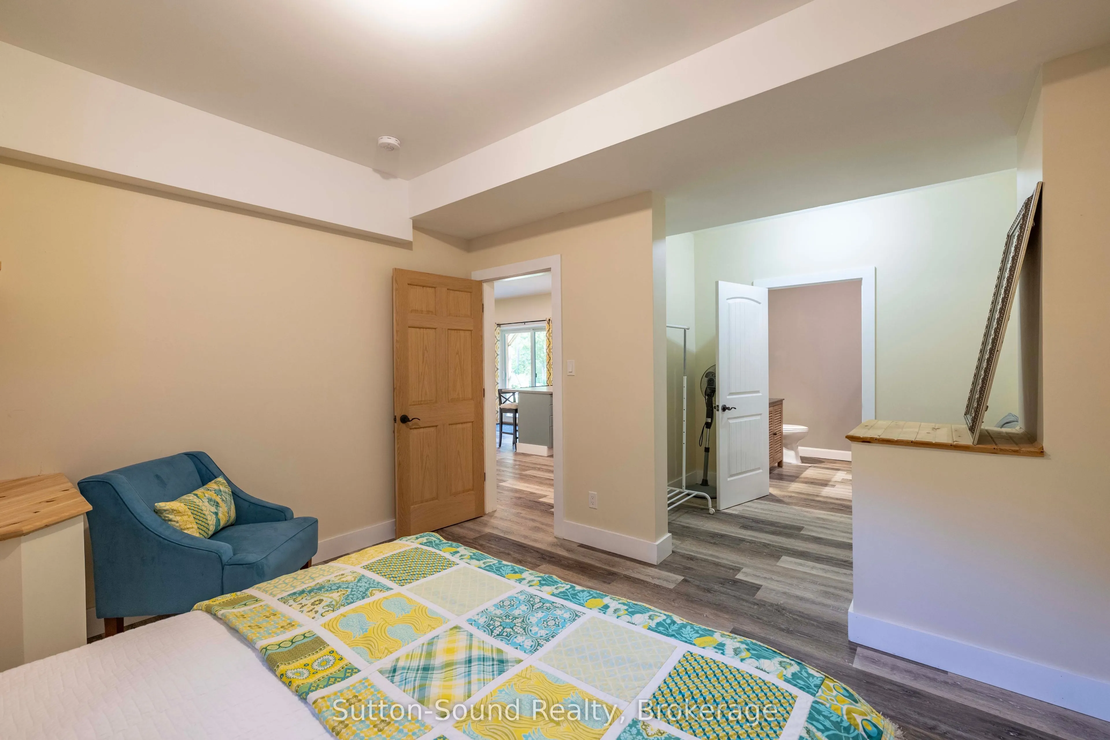 90 Graham Crescent