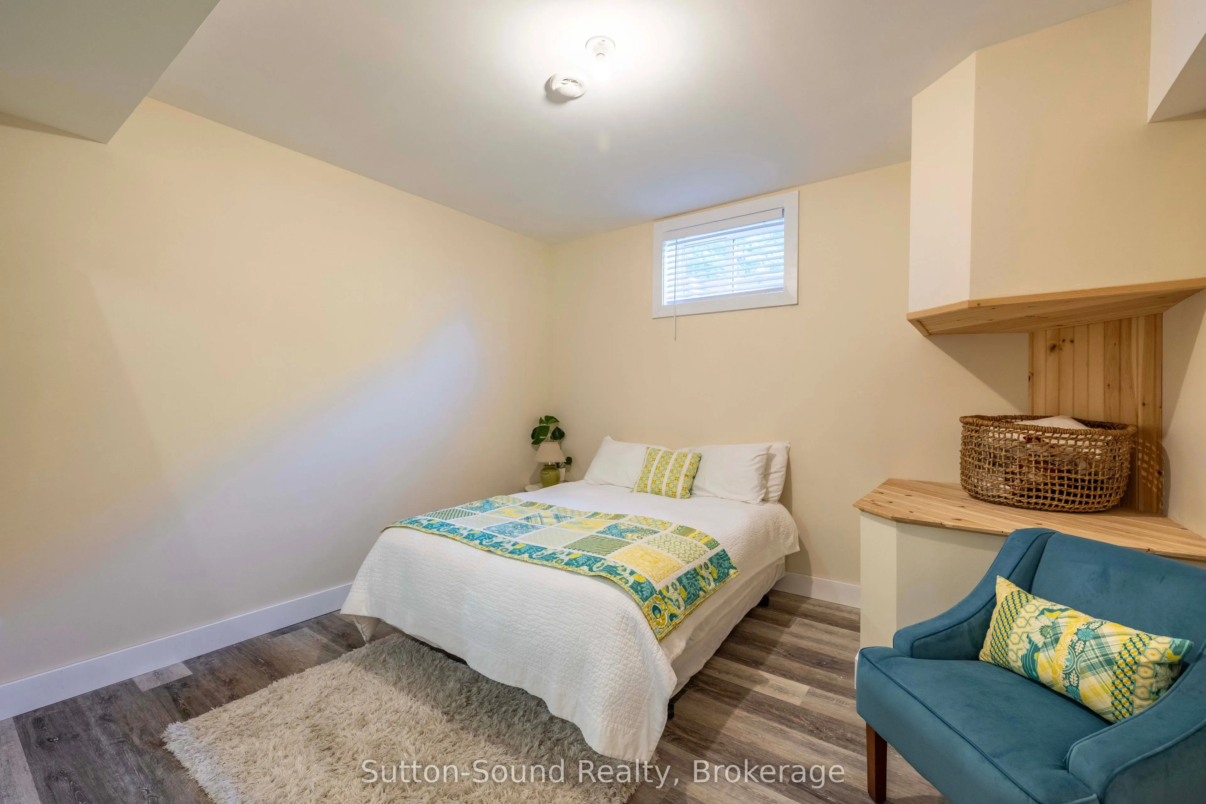 90 Graham Crescent