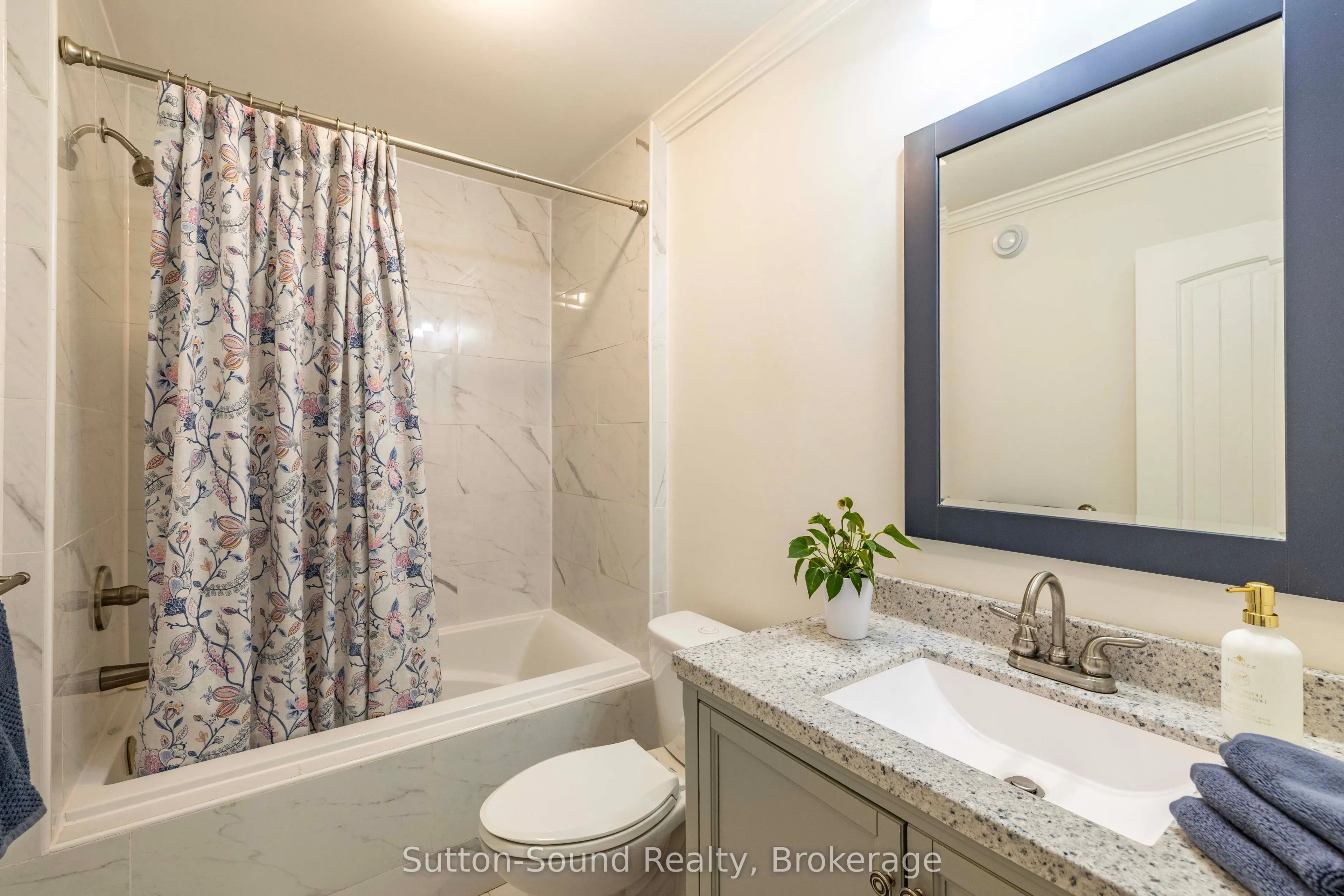 90 Graham Crescent