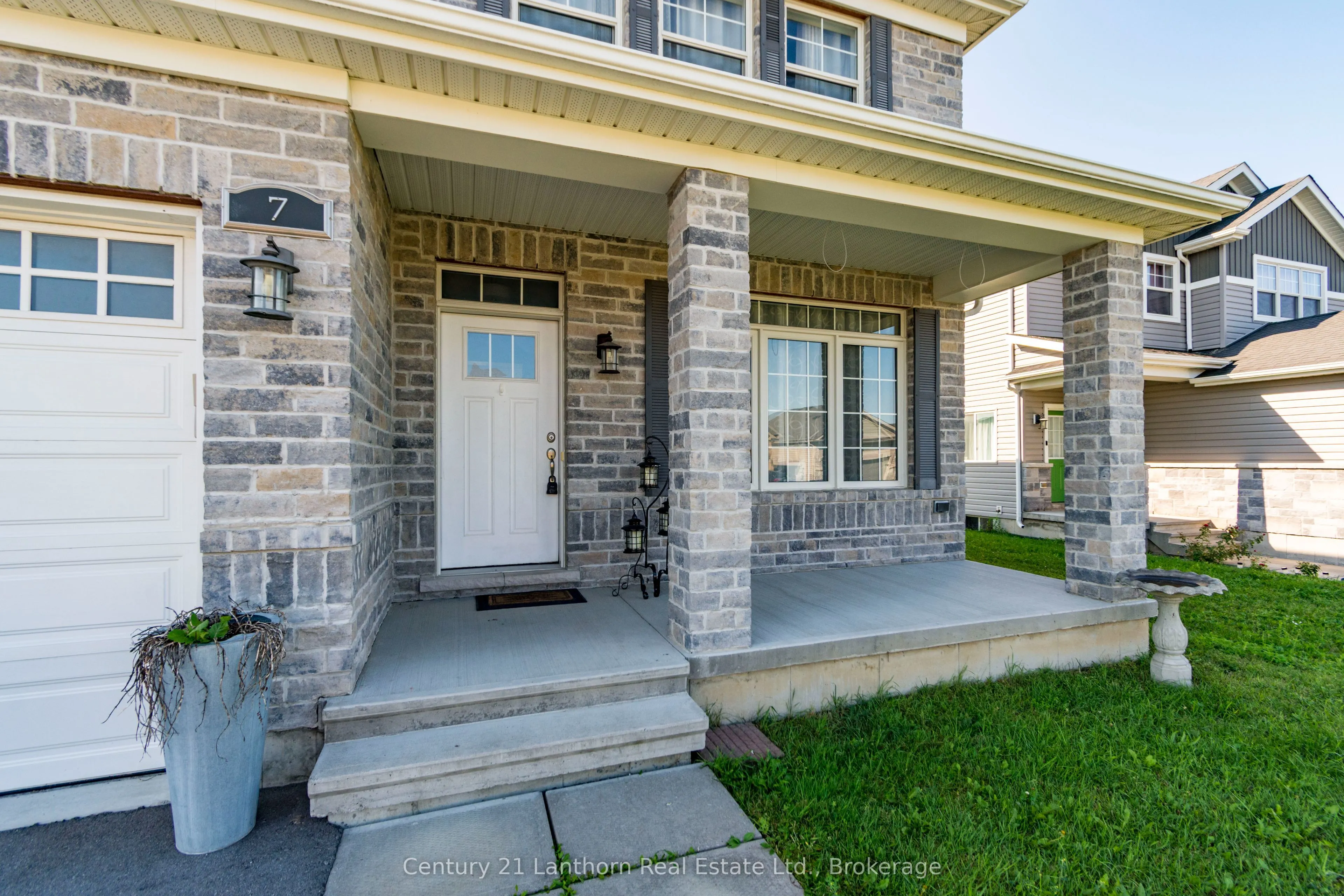 7 Cottonwood Drive